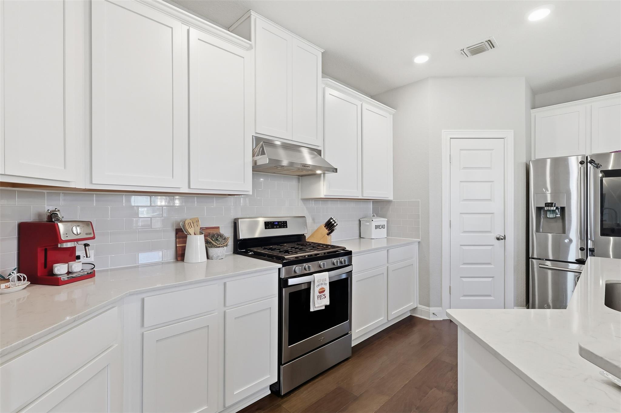 101 Muenster Dr, Hutto, TX 78634