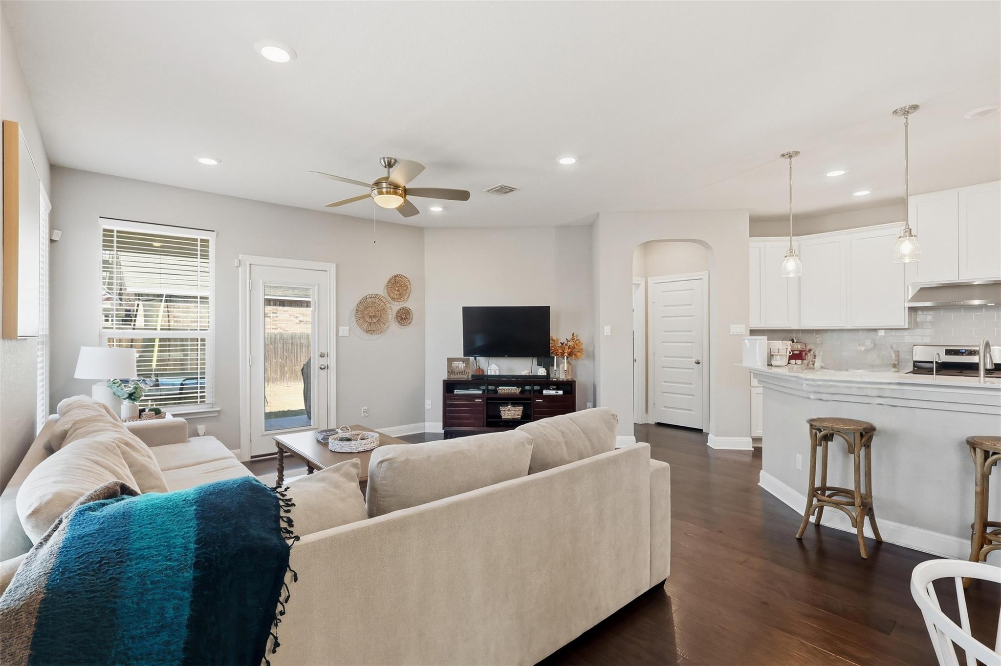 101 Muenster Dr, Hutto, TX 78634