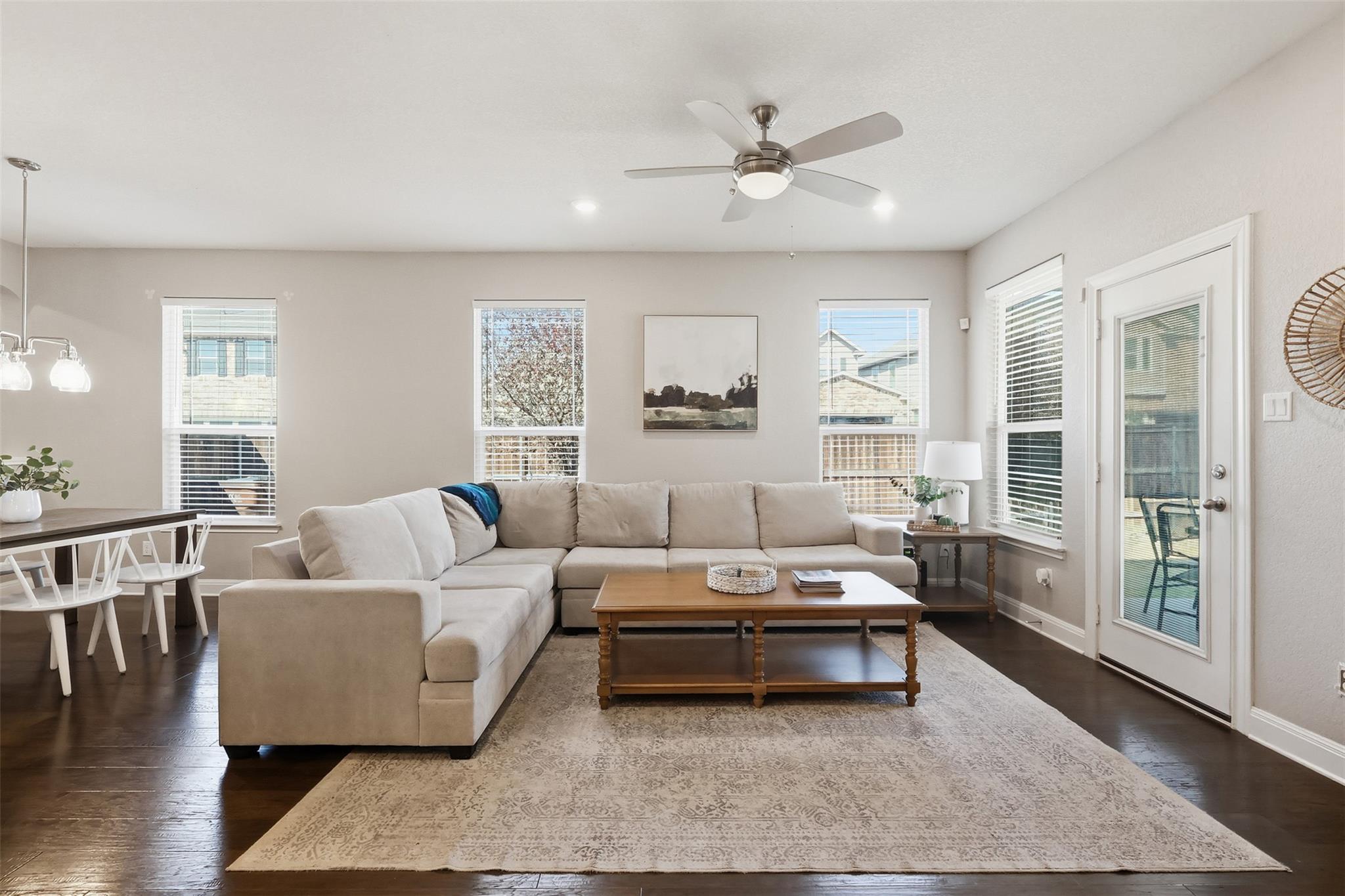 101 Muenster Dr, Hutto, TX 78634