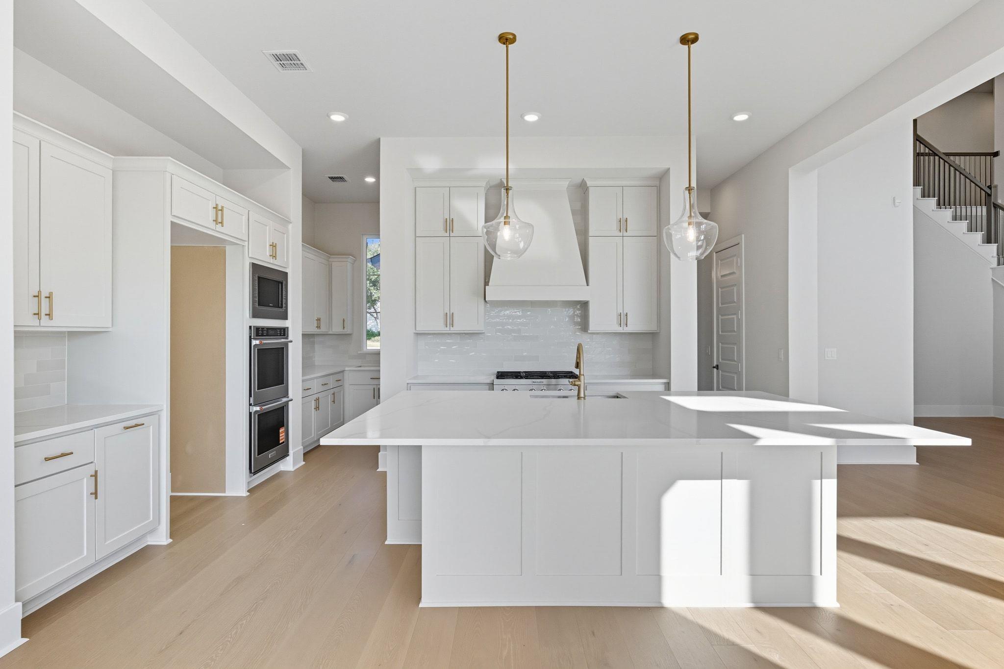 915 Tomichi Bnd, Lakeway, TX 78738