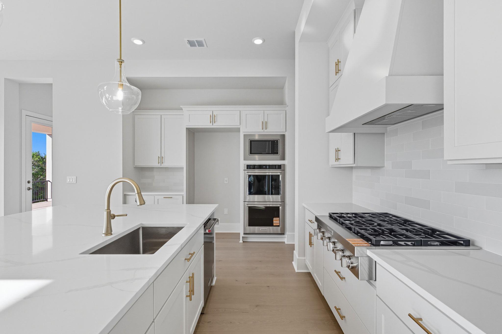 915 Tomichi Bnd, Lakeway, TX 78738