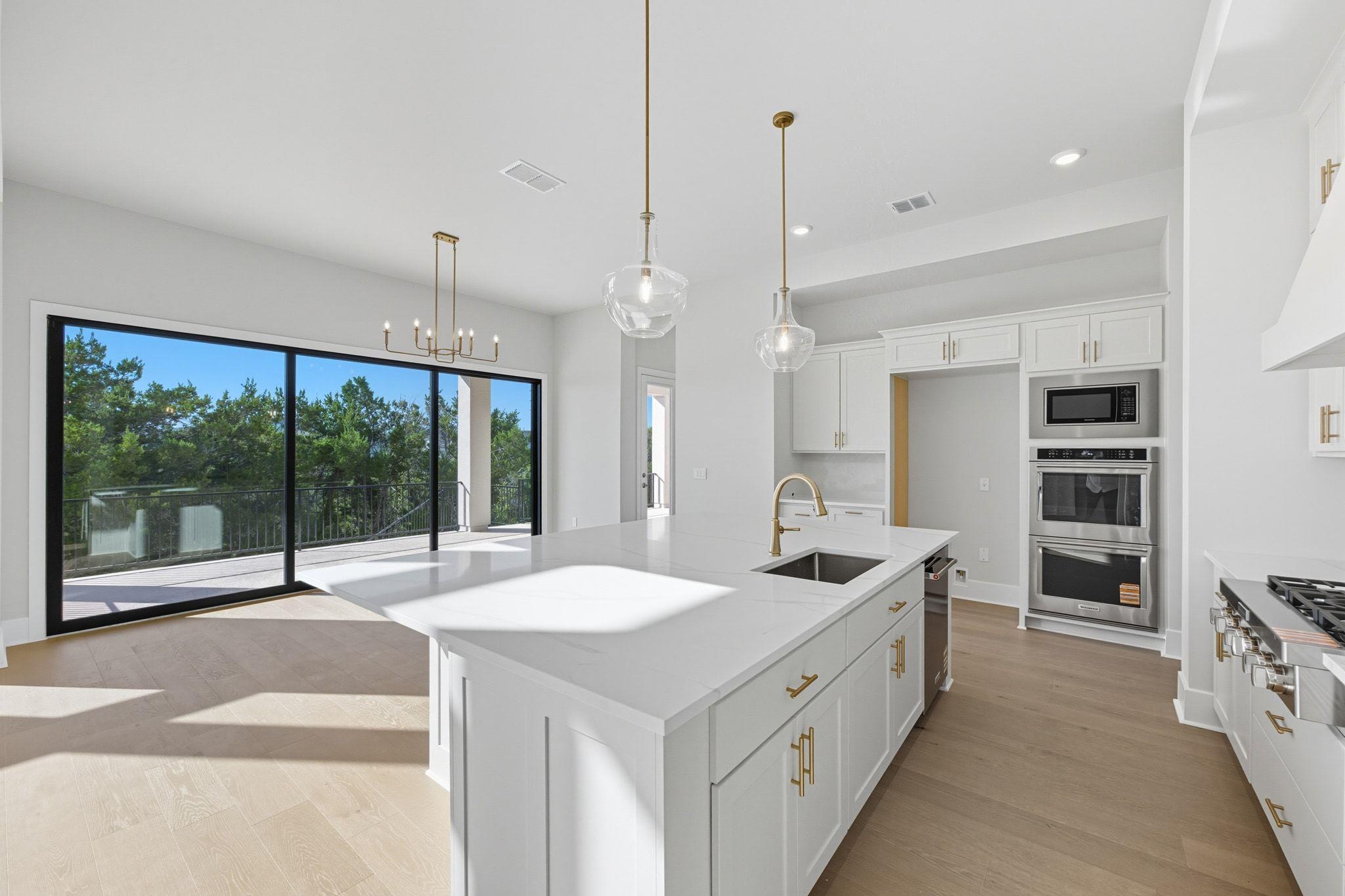 915 Tomichi Bnd, Lakeway, TX 78738