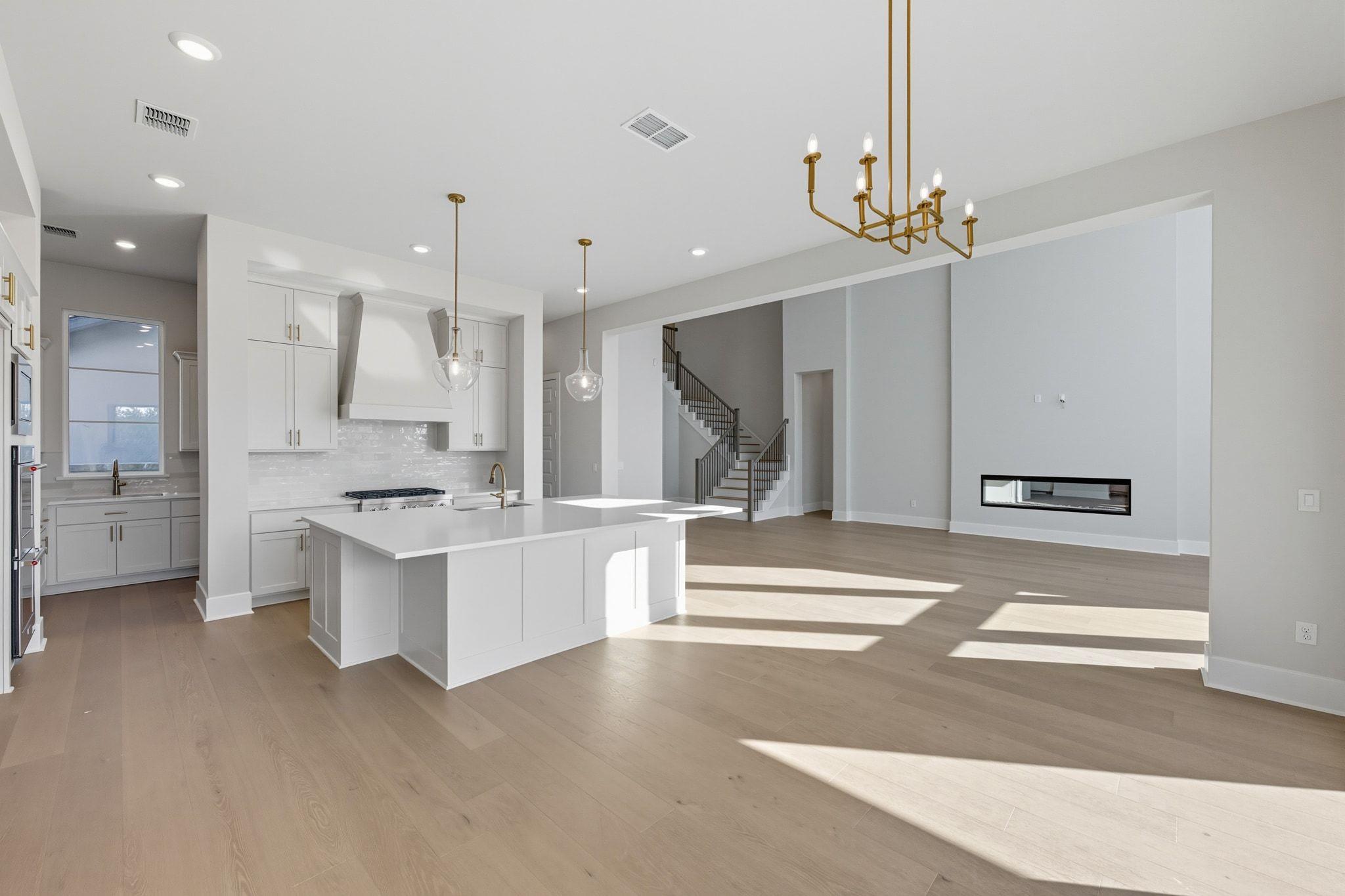 915 Tomichi Bnd, Lakeway, TX 78738