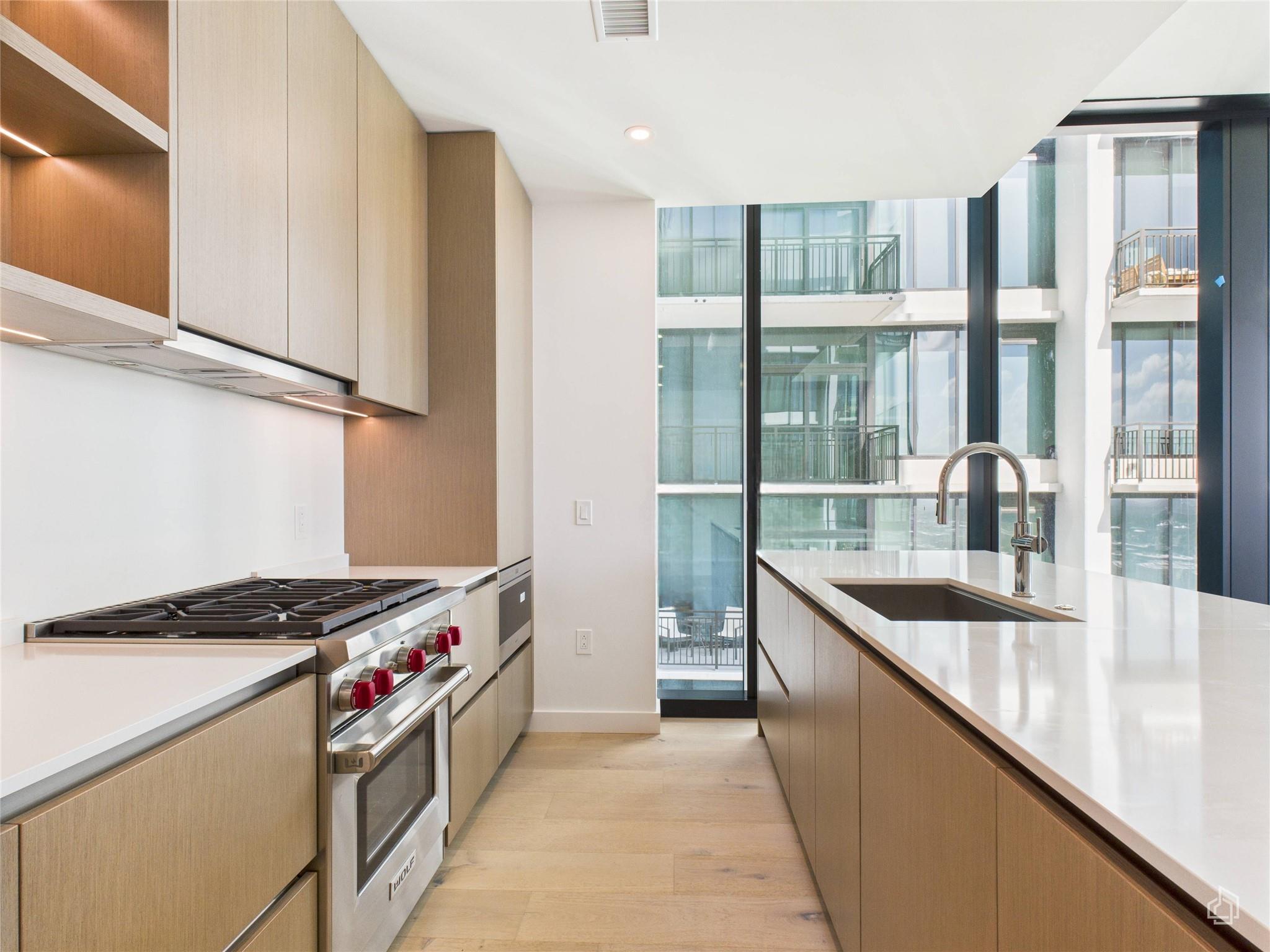 610 Davis St # 2808, Austin, TX 78701