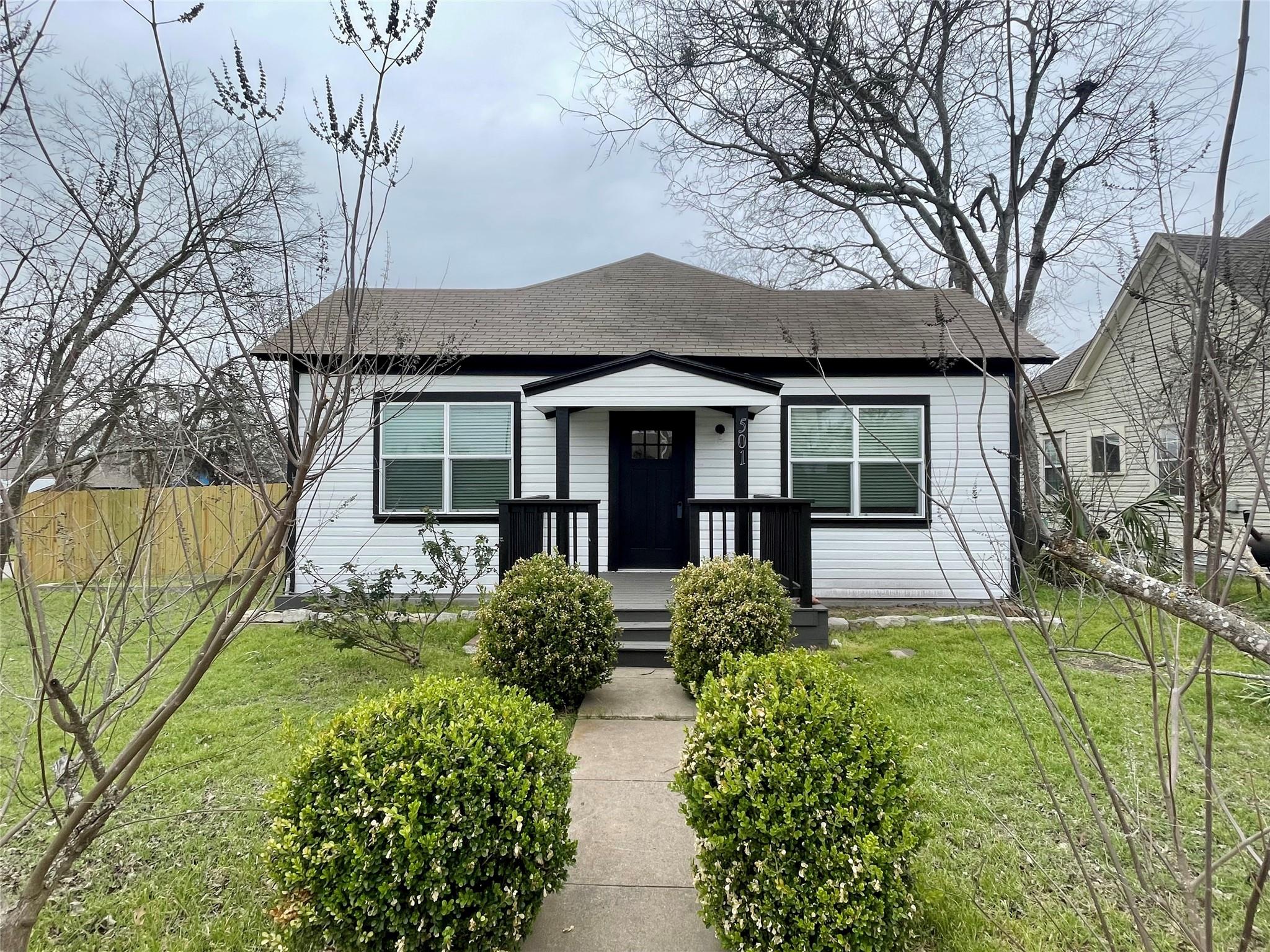 501 N Doak St, Taylor, TX 76574