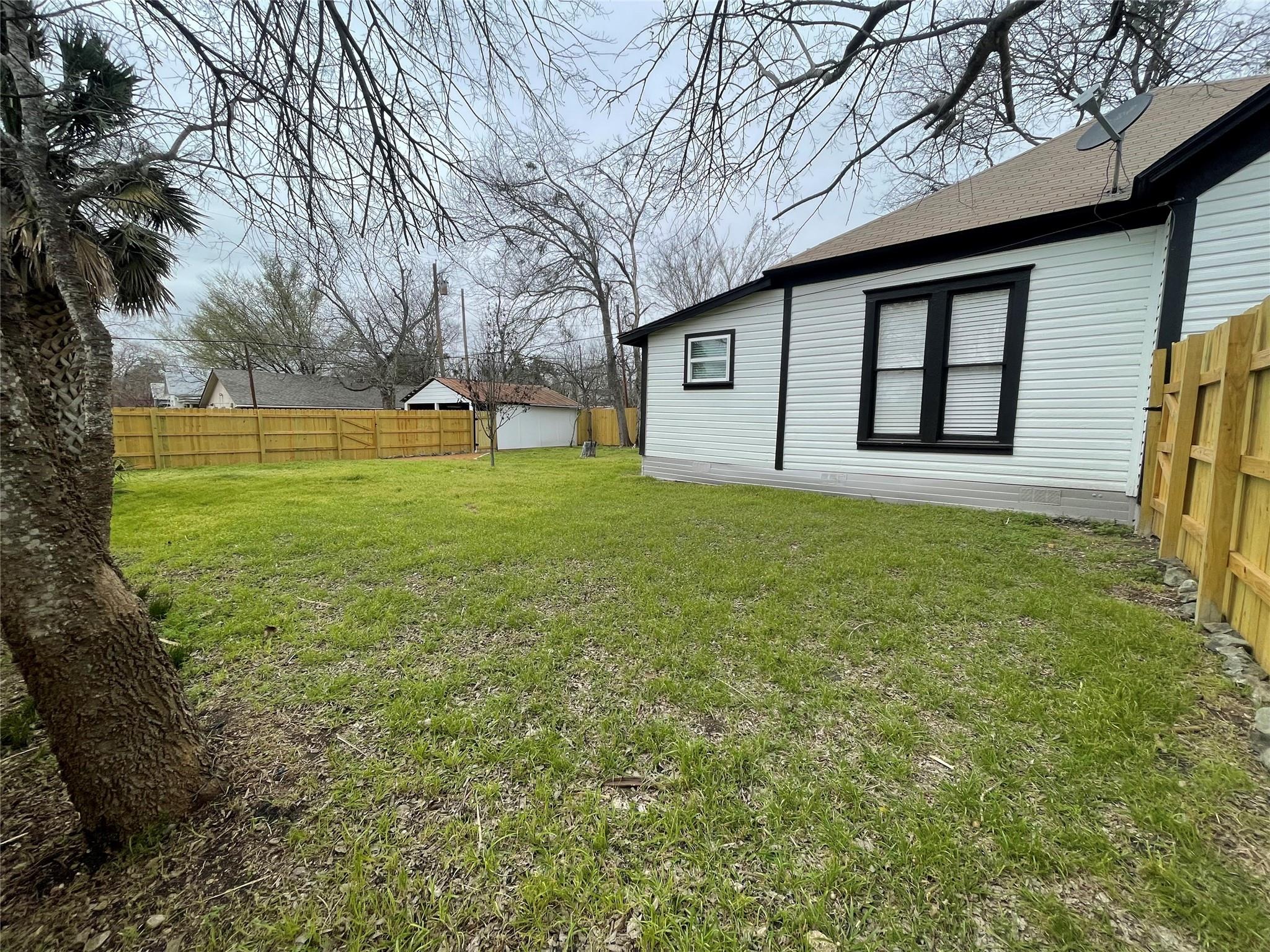 501 N Doak St, Taylor, TX 76574