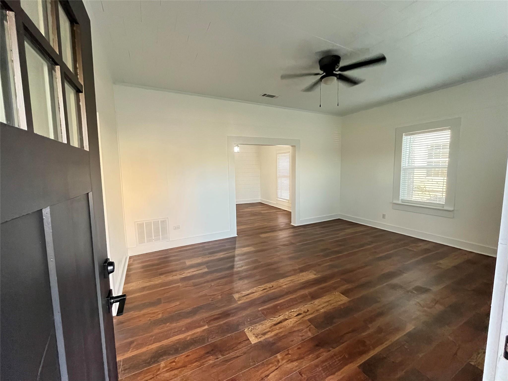 501 N Doak St, Taylor, TX 76574