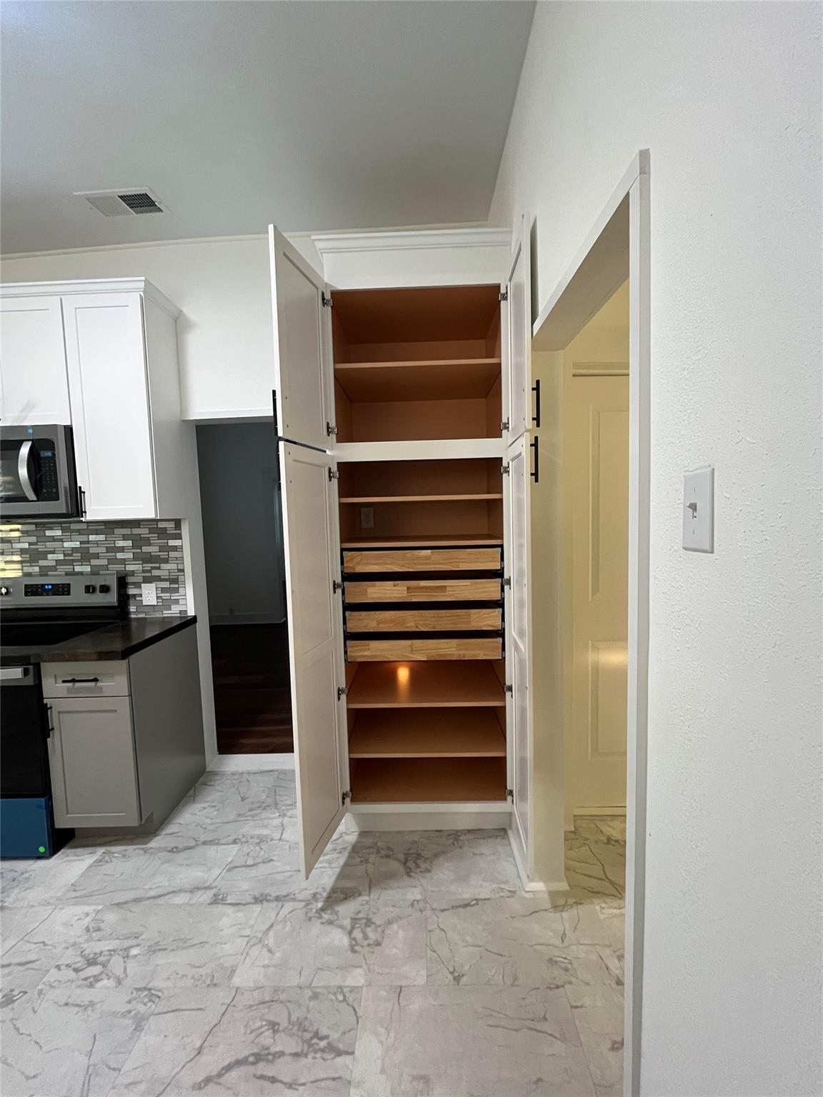 501 N Doak St, Taylor, TX 76574