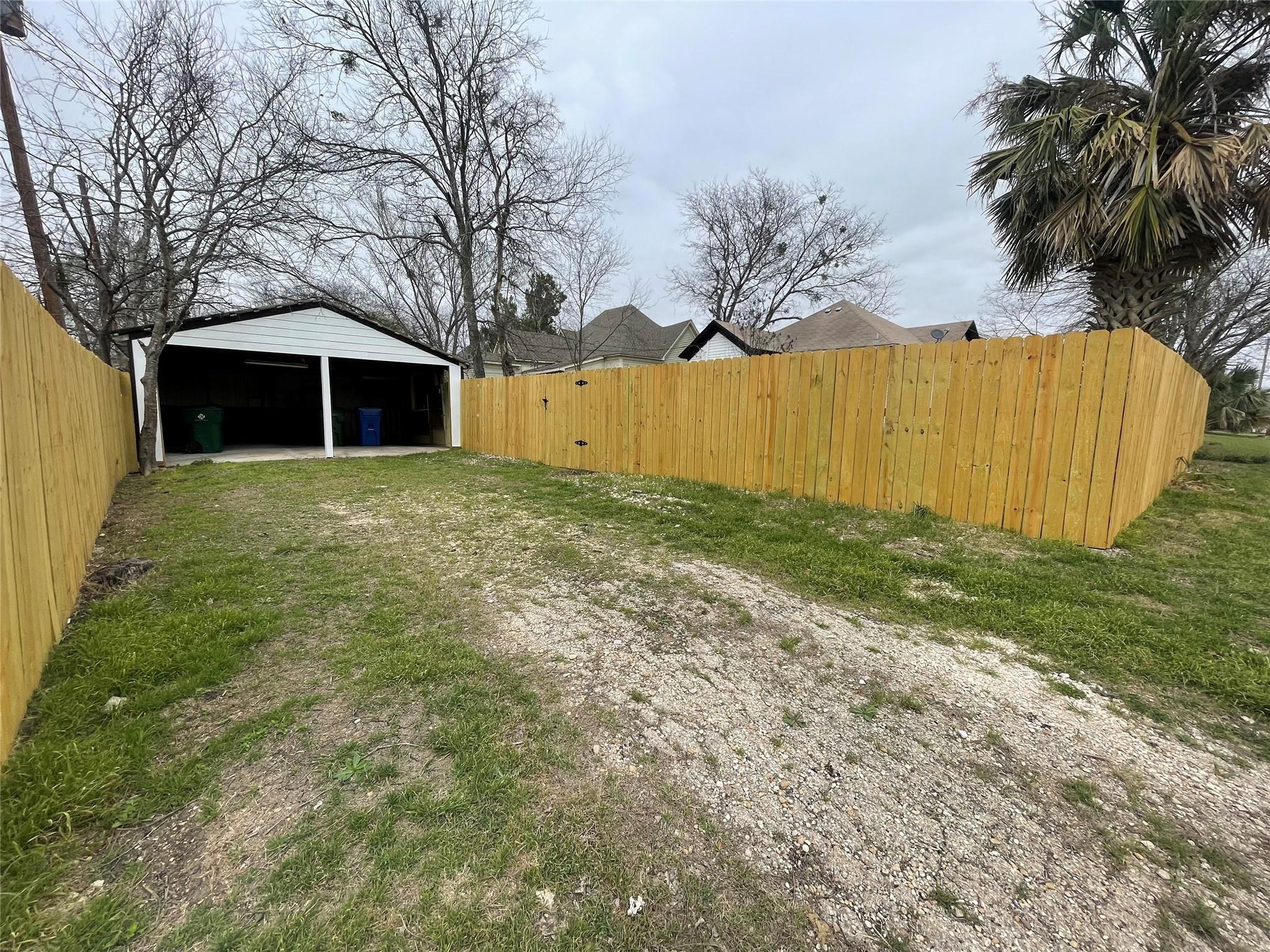 501 N Doak St, Taylor, TX 76574