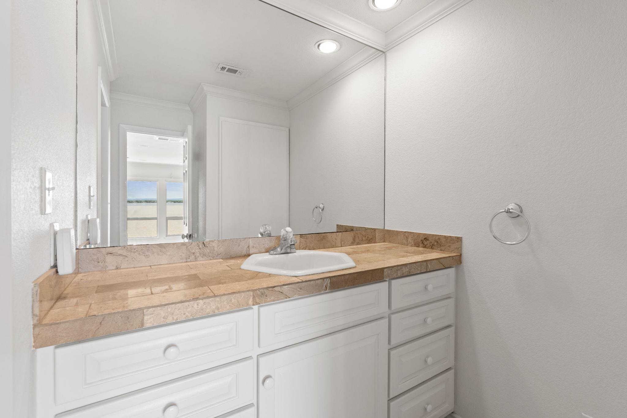 625 Horseshoe Bay Blvd, Horseshoe Bay, TX 78657