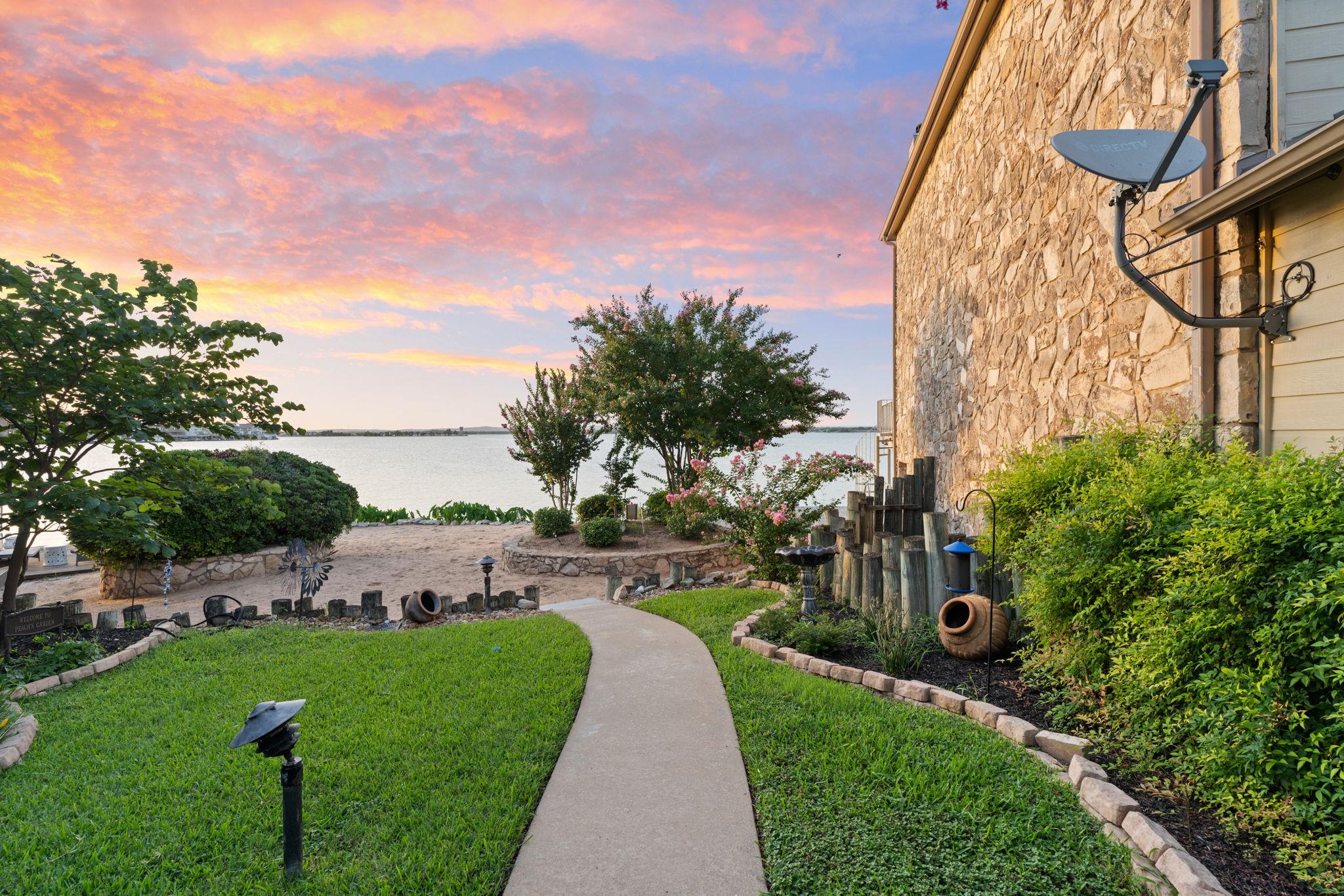 625 Horseshoe Bay Blvd, Horseshoe Bay, TX 78657