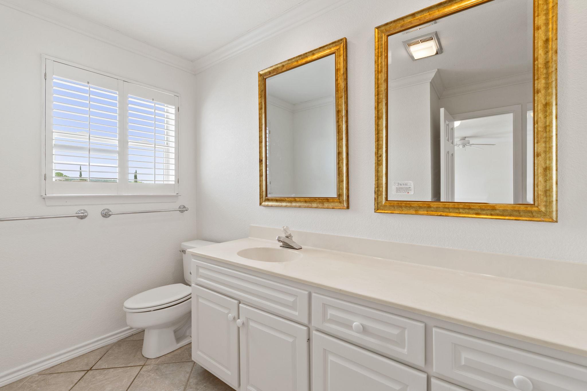 625 Horseshoe Bay Blvd, Horseshoe Bay, TX 78657