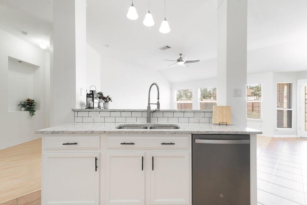 1409 Emblem Dr, Pflugerville, TX 78660