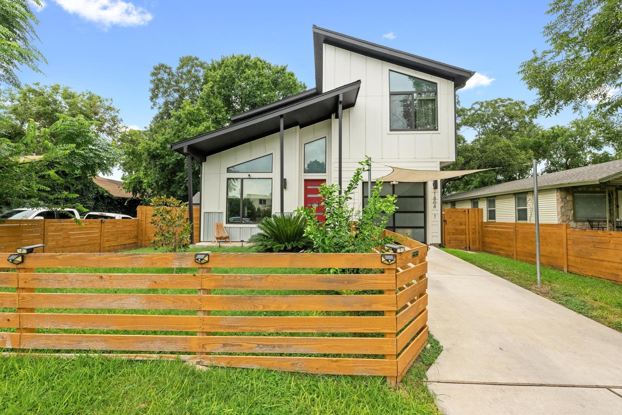 1804 E 14th St # 1, Austin, TX 78702