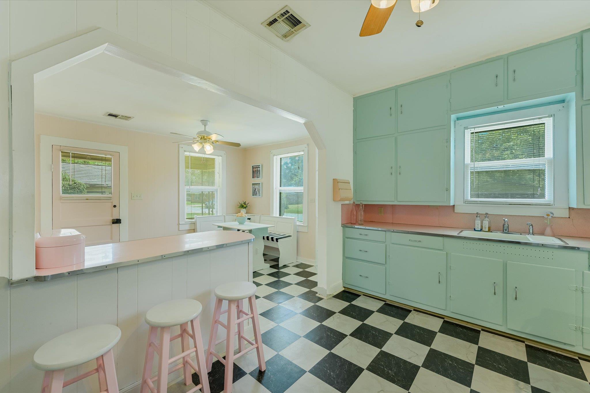 800 Wilkes St, Smithville, TX 78957