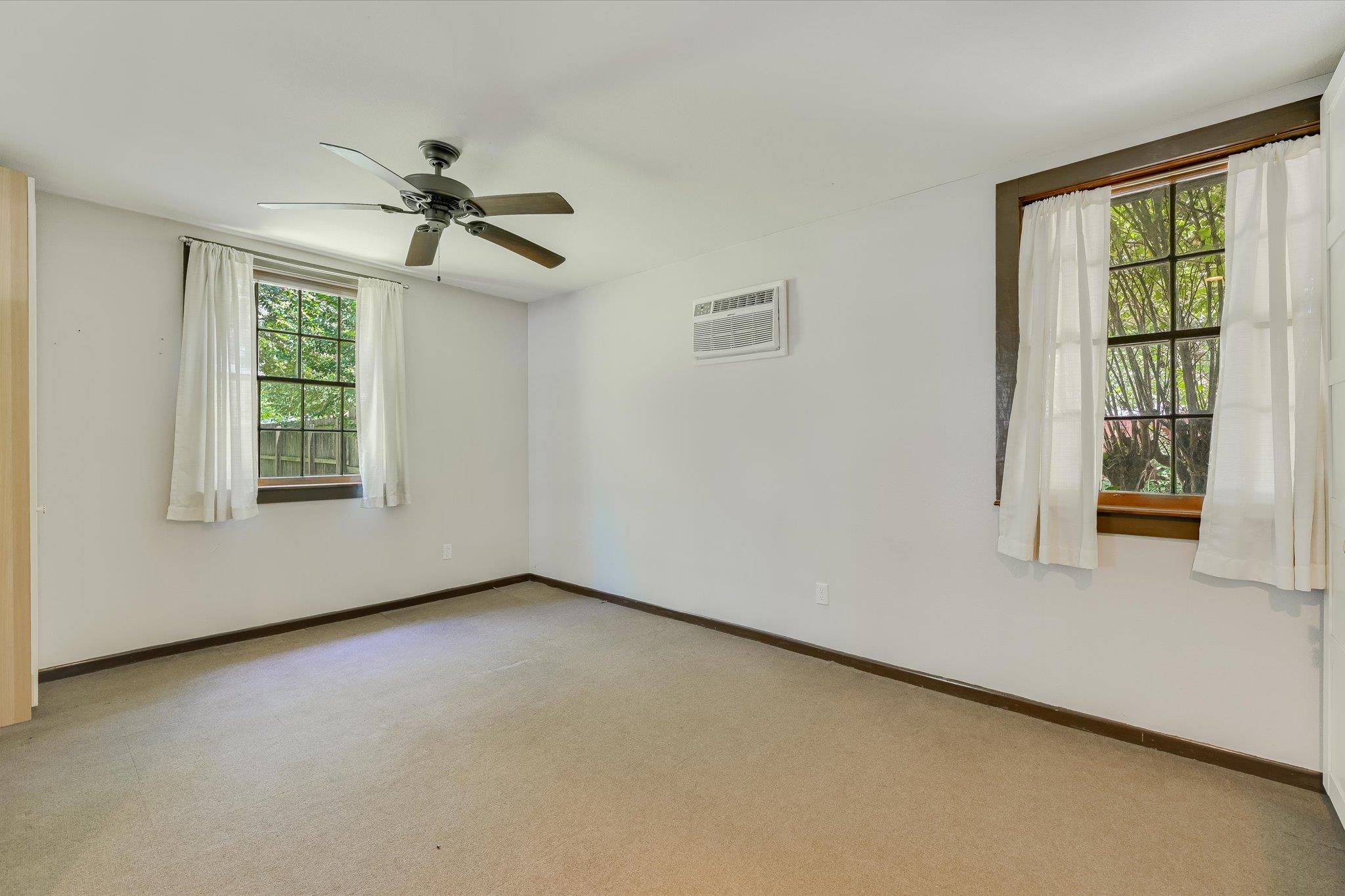 800 Wilkes St, Smithville, TX 78957