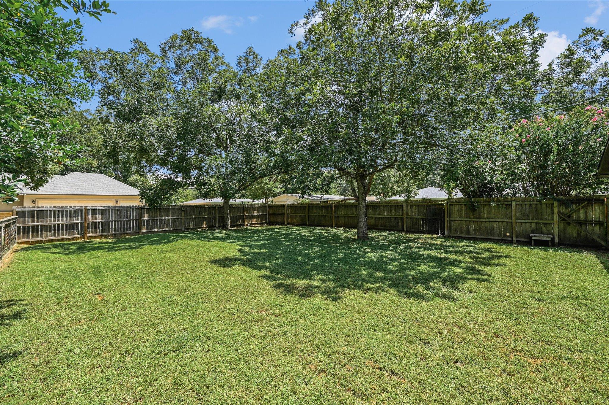 800 Wilkes St, Smithville, TX 78957