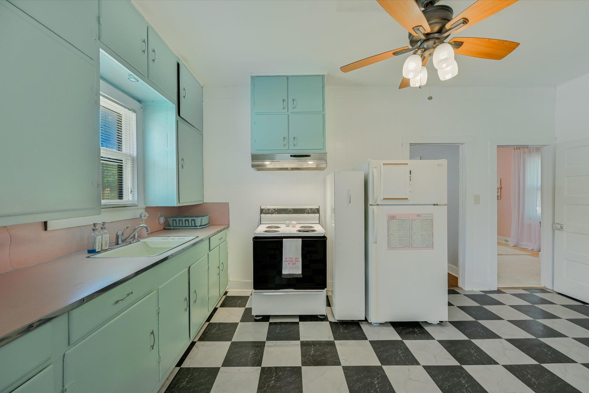 800 Wilkes St, Smithville, TX 78957