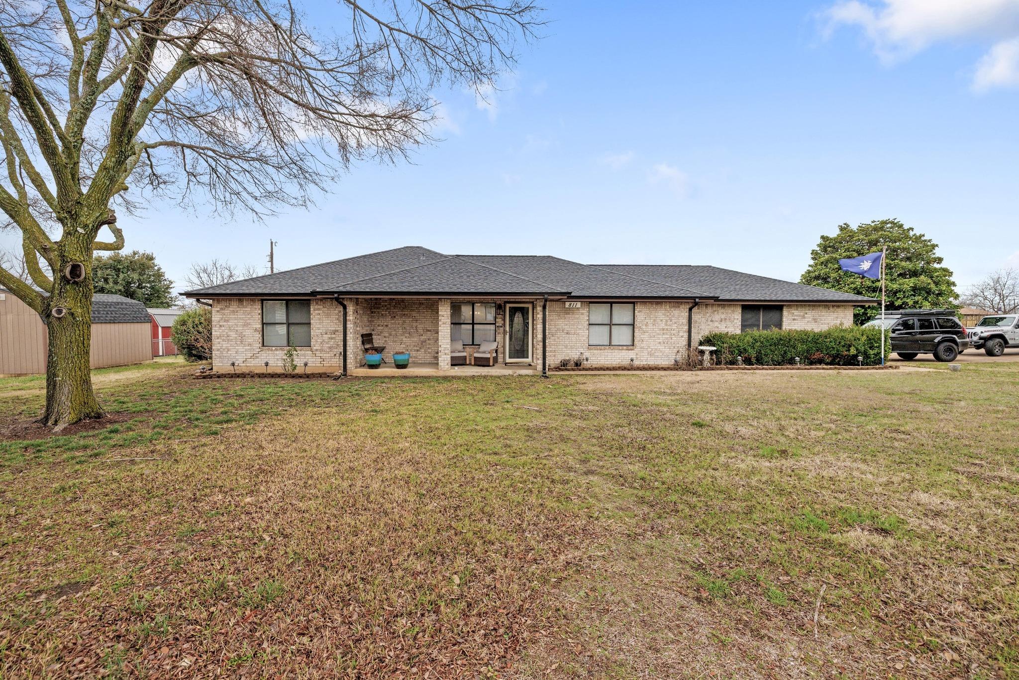 811 N 4th St, Jarrell, TX 76537