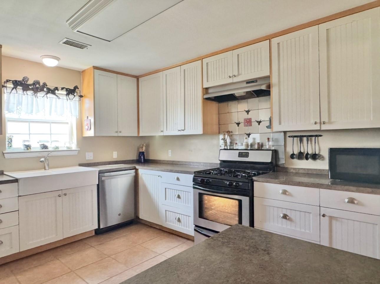 2334 CR 464, Elgin, TX 78621