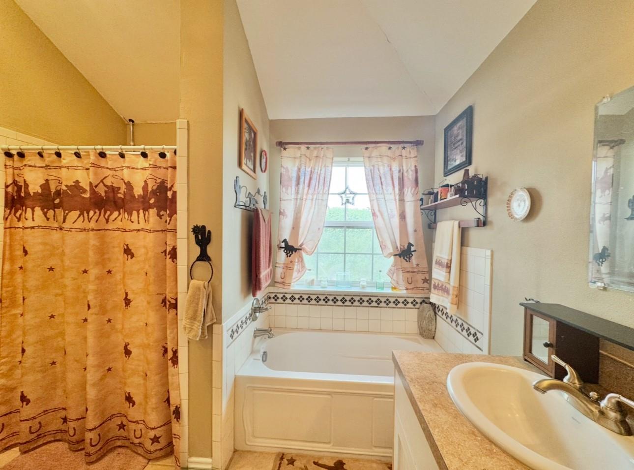 2334 CR 464, Elgin, TX 78621