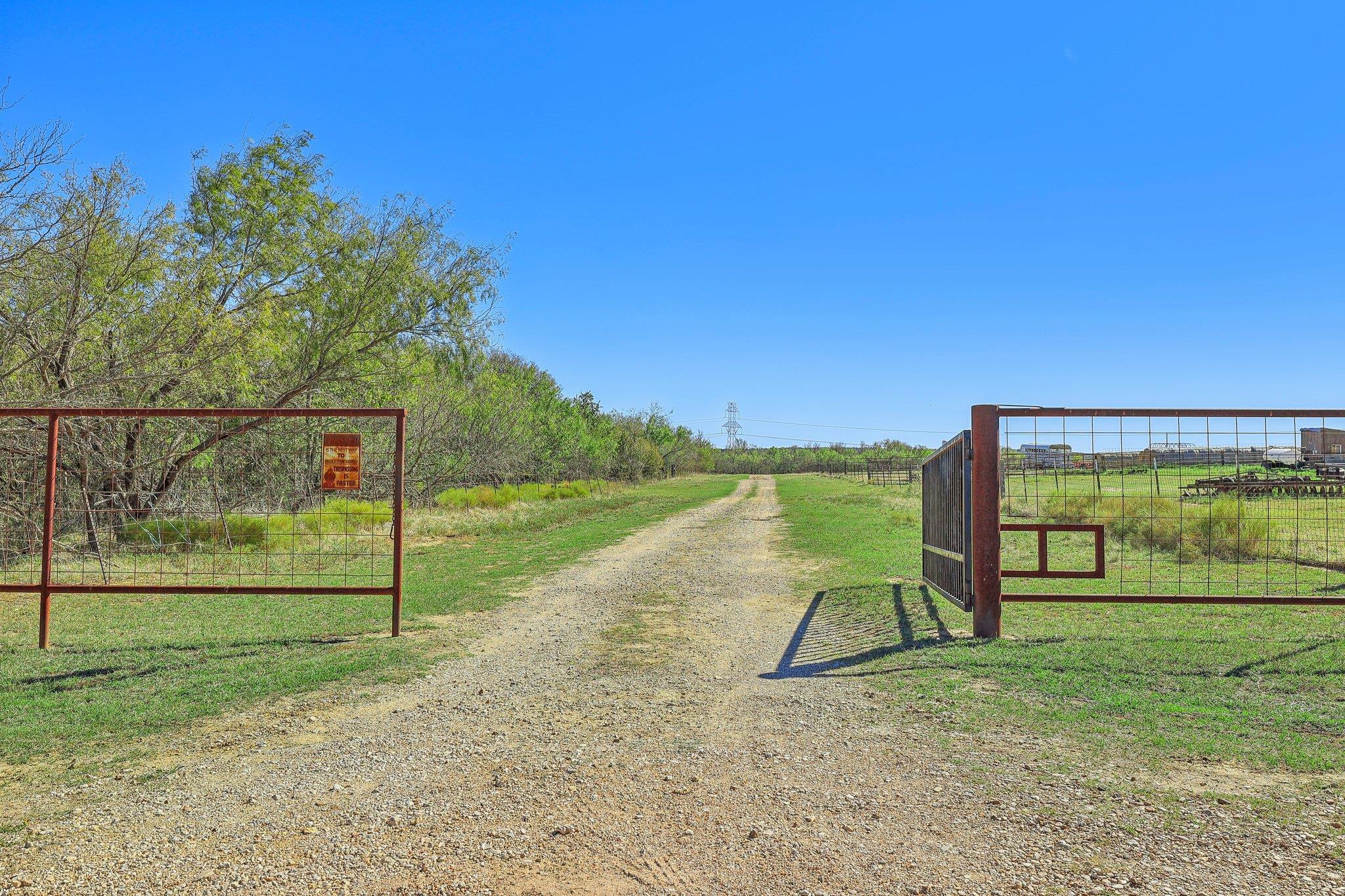 1525 FM 1704 Rd, Elgin, TX 78621