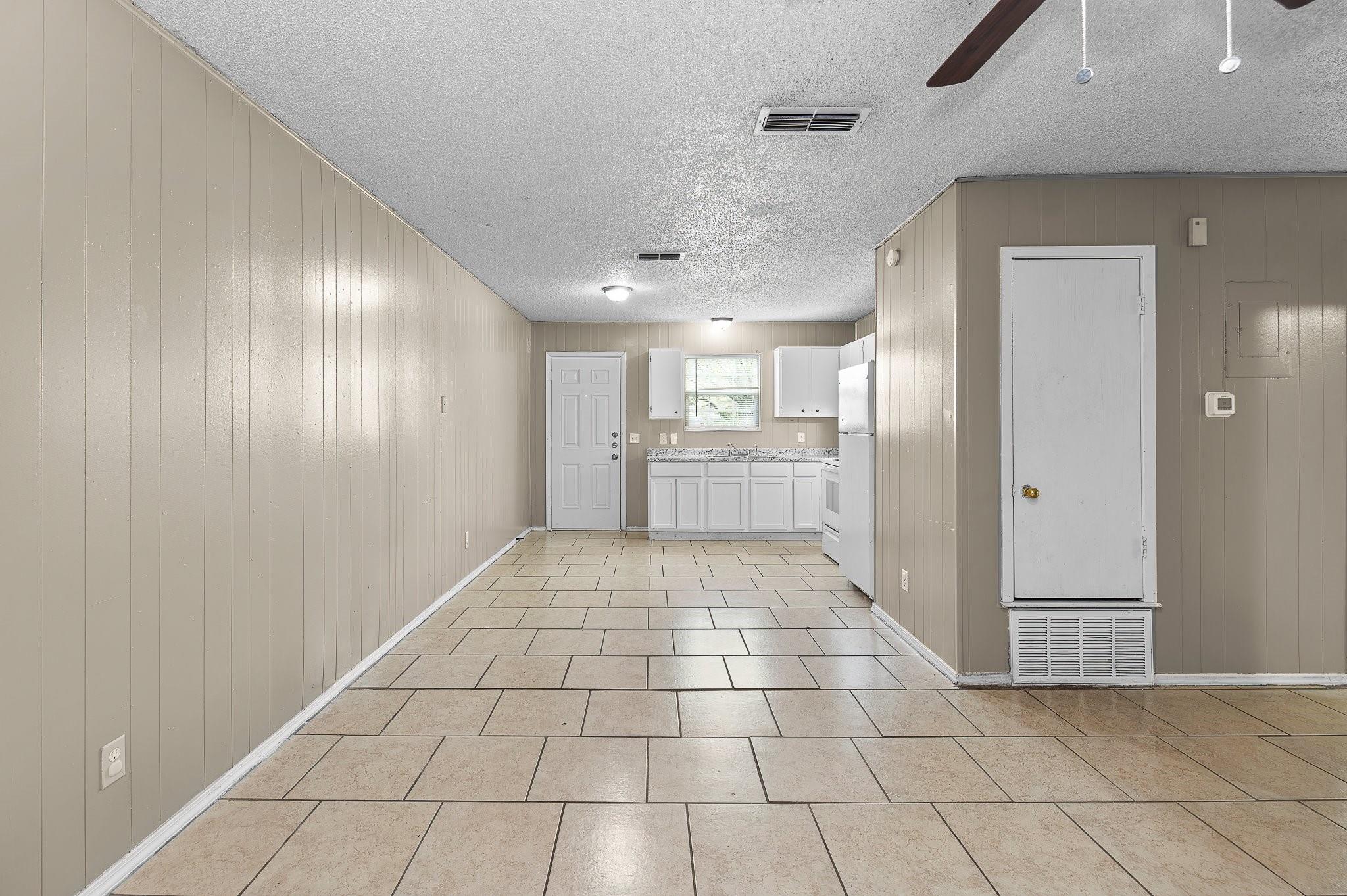 1611 Jones St # 5, Taylor, TX 76574