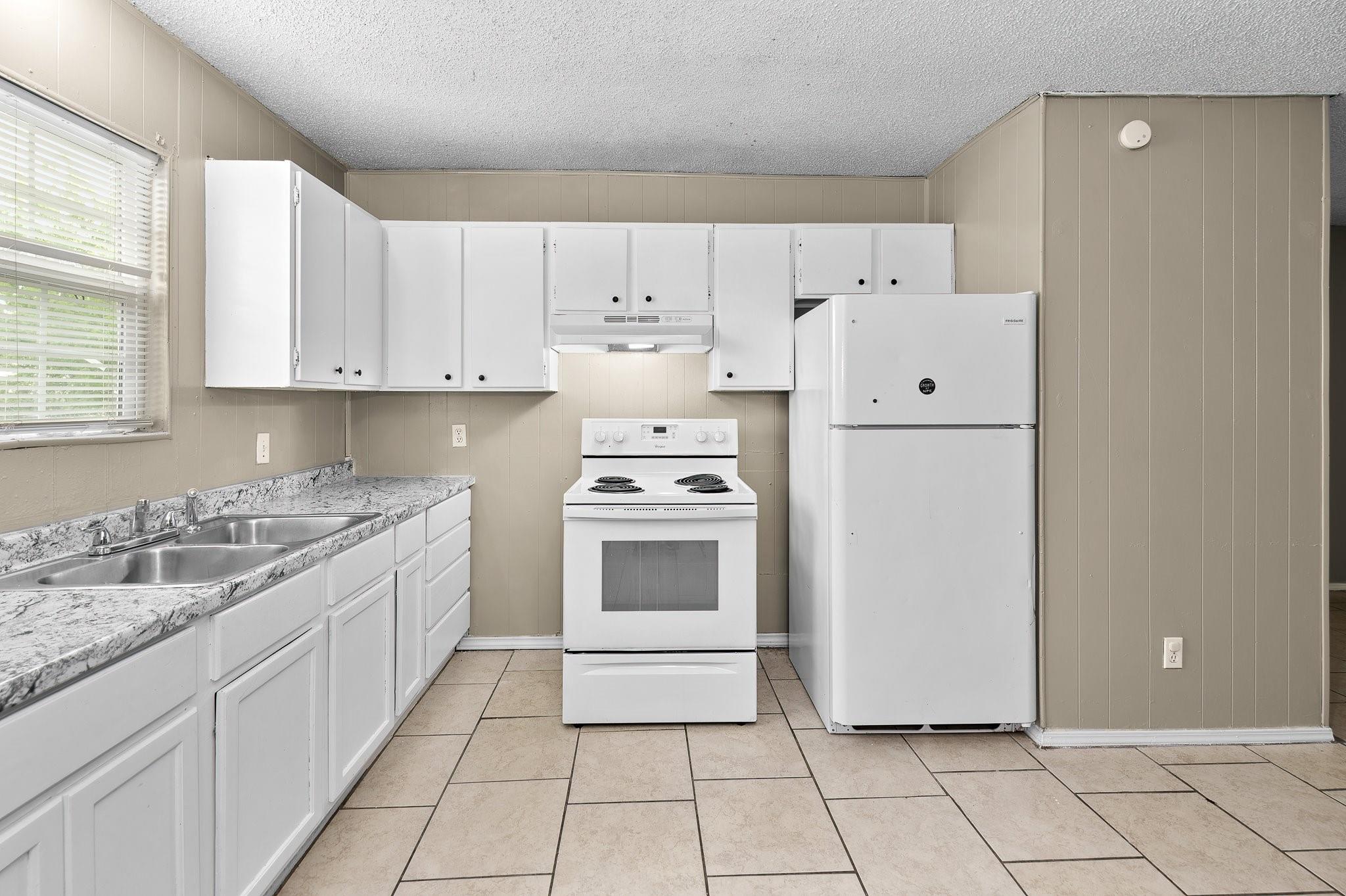 1611 Jones St # 5, Taylor, TX 76574