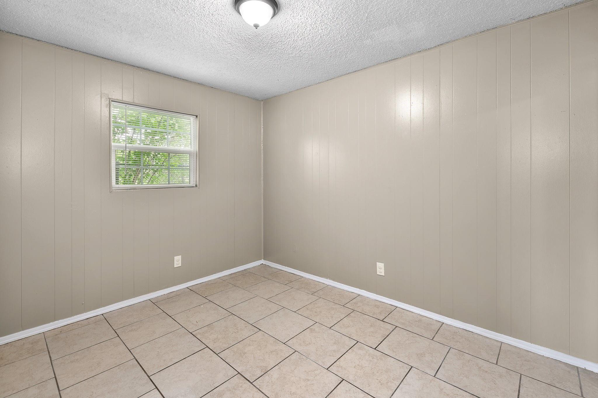 1611 Jones St # 5, Taylor, TX 76574