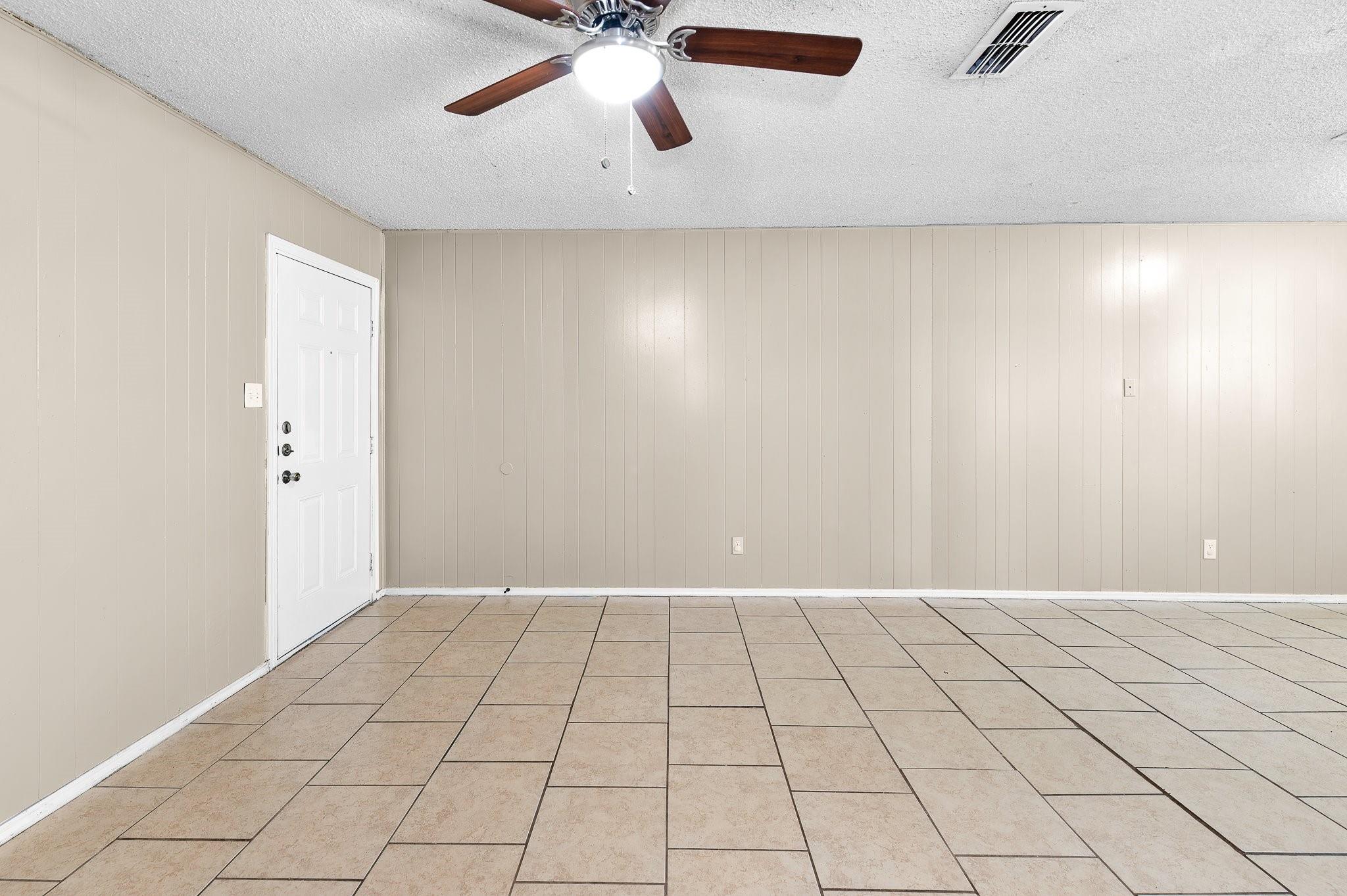 1611 Jones St # 5, Taylor, TX 76574