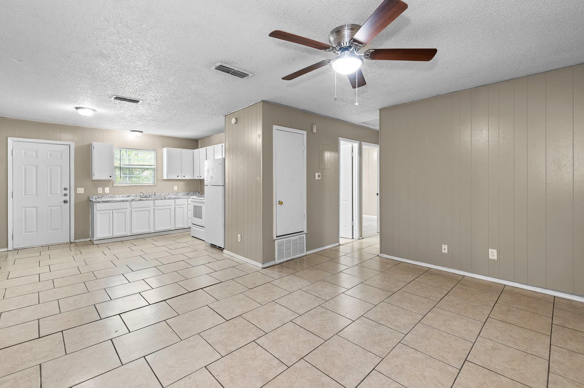 1611 Jones St # 5, Taylor, TX 76574