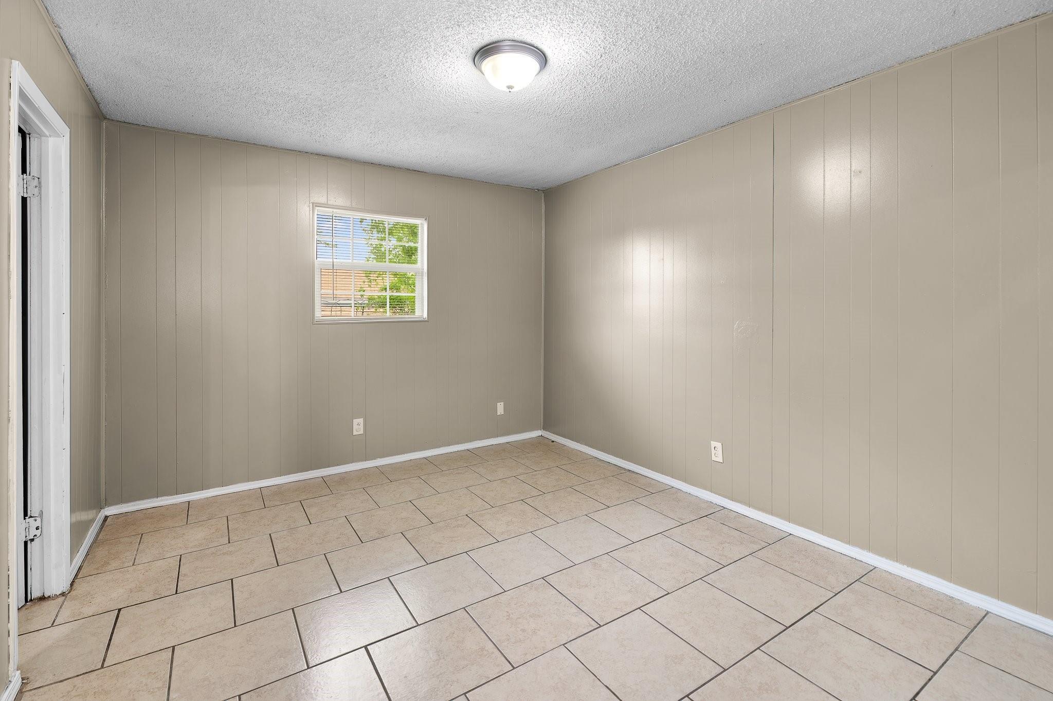 1611 Jones St # 5, Taylor, TX 76574