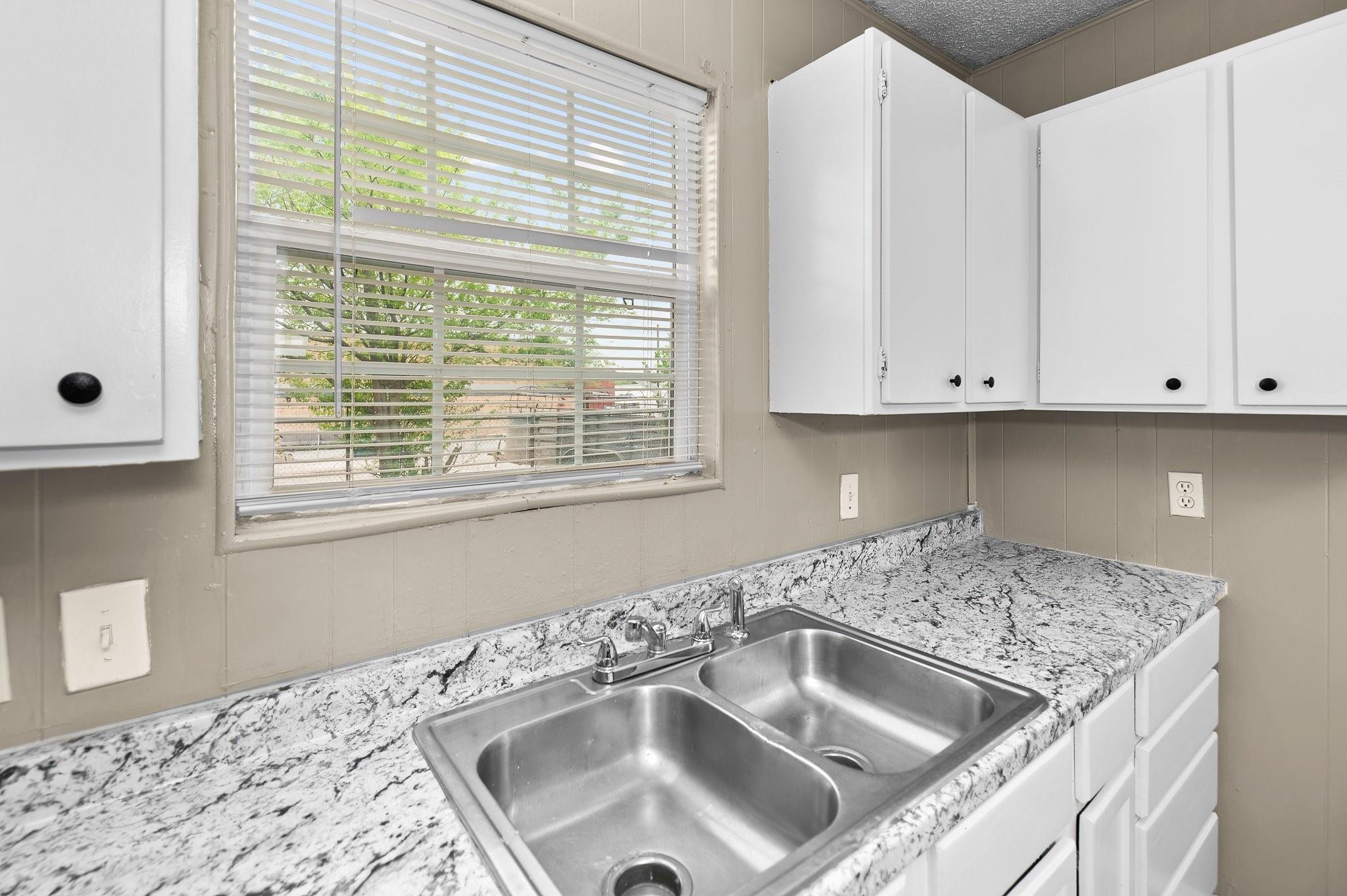 1611 Jones St # 5, Taylor, TX 76574