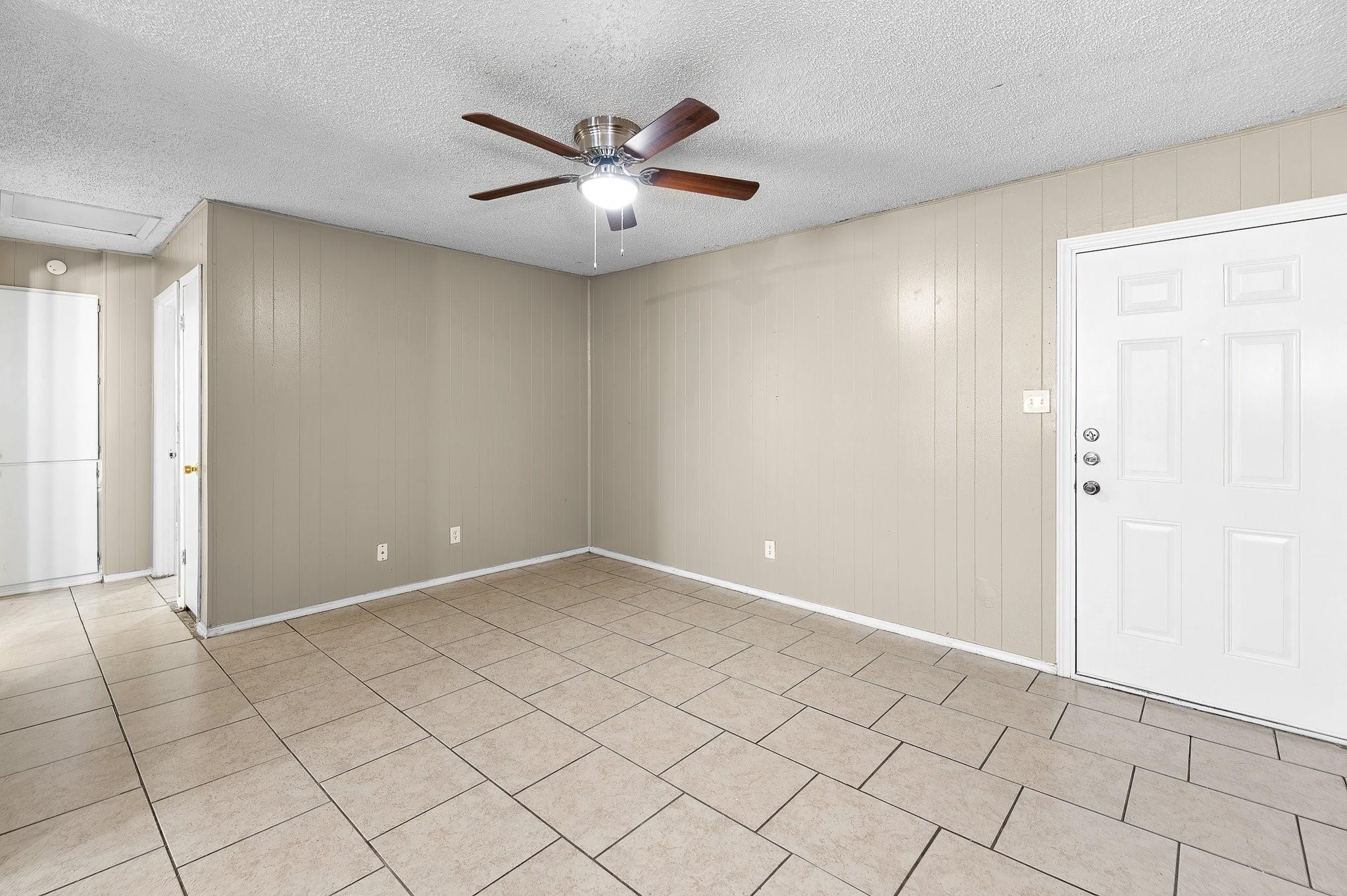 1611 Jones St # 5, Taylor, TX 76574