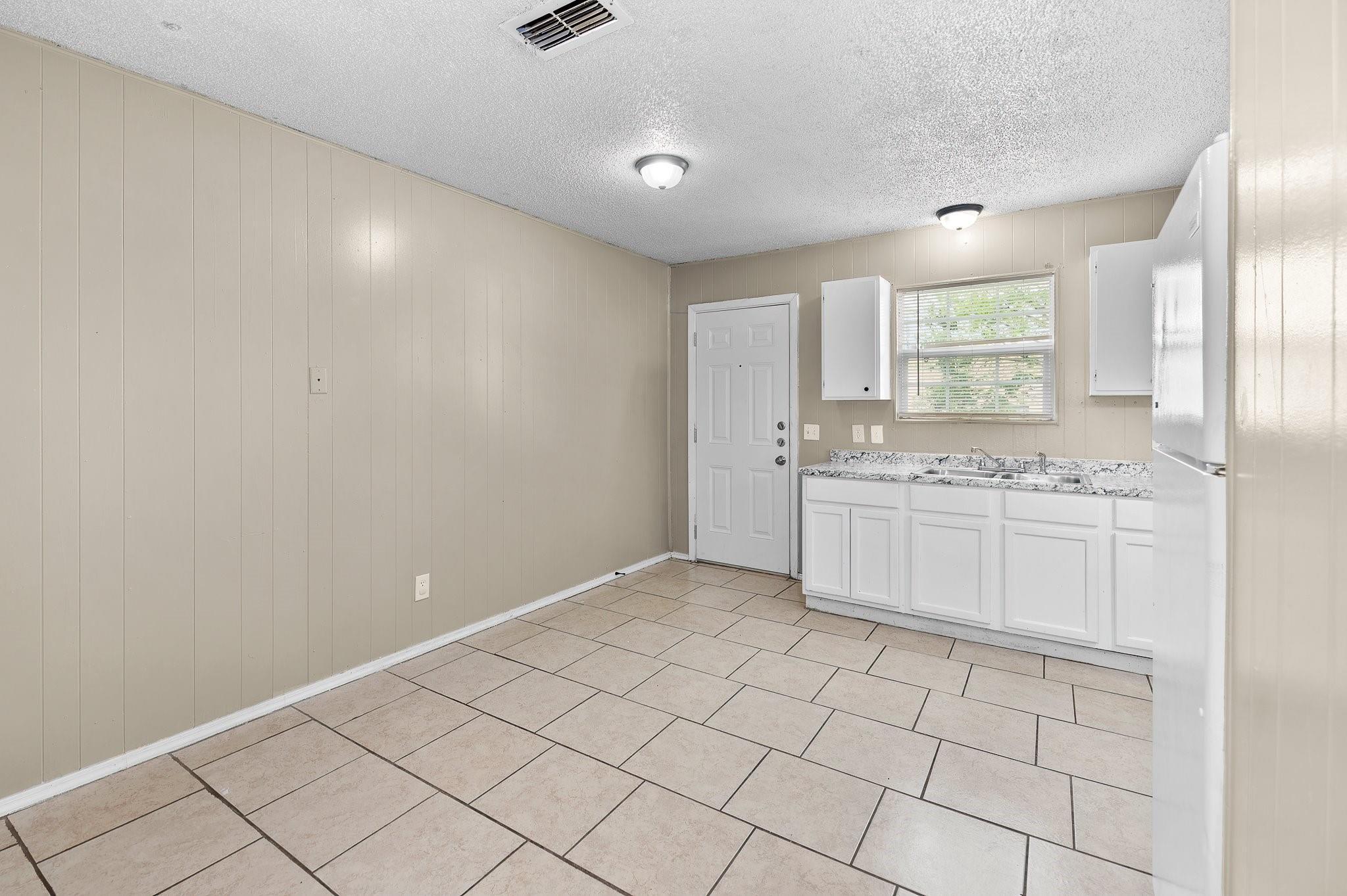 1611 Jones St # 5, Taylor, TX 76574