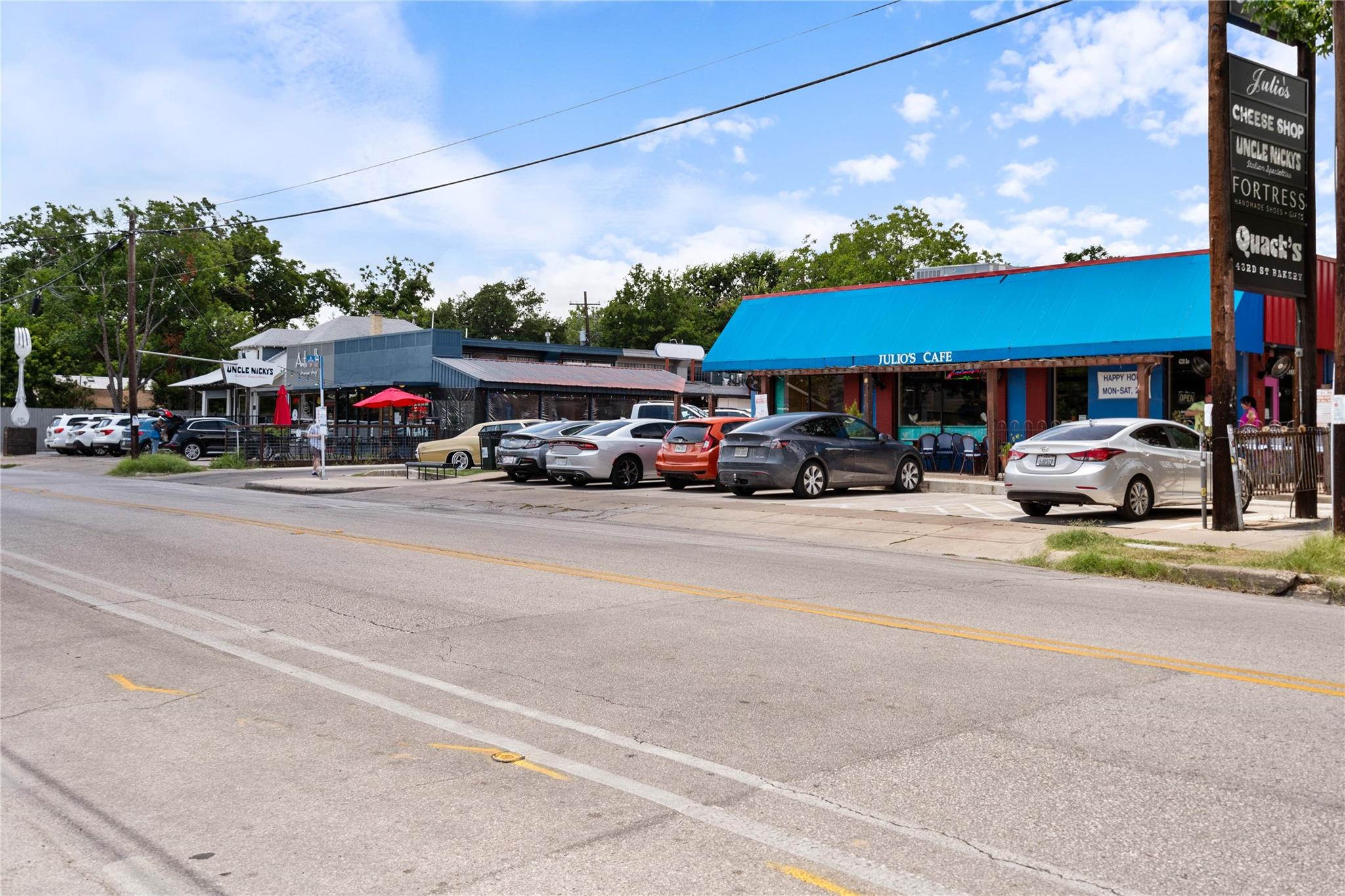 407 E 45th St # 211, Austin, TX 78751