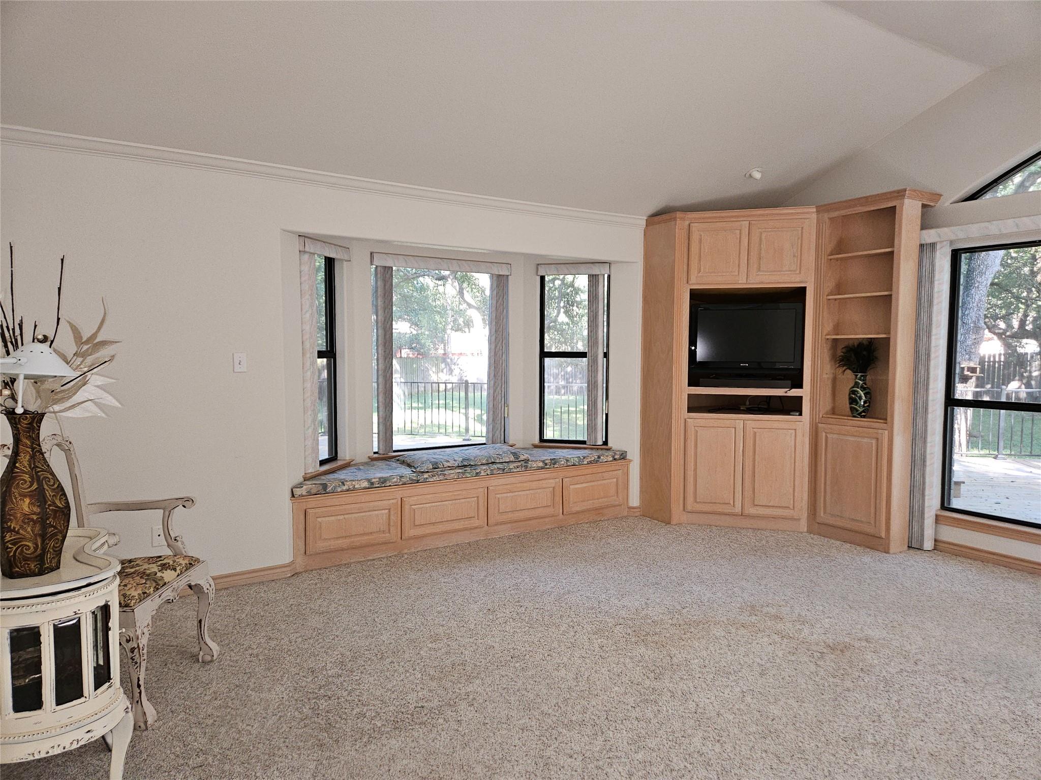 215 Serenada Dr, Georgetown, TX 78628