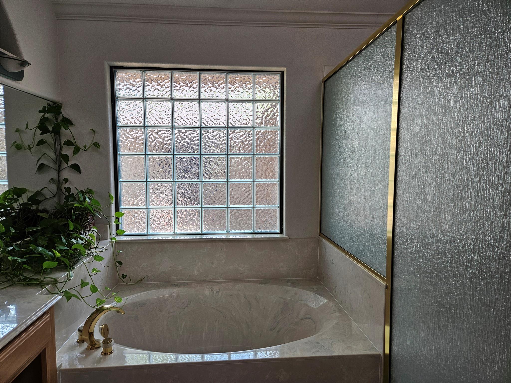 215 Serenada Dr, Georgetown, TX 78628