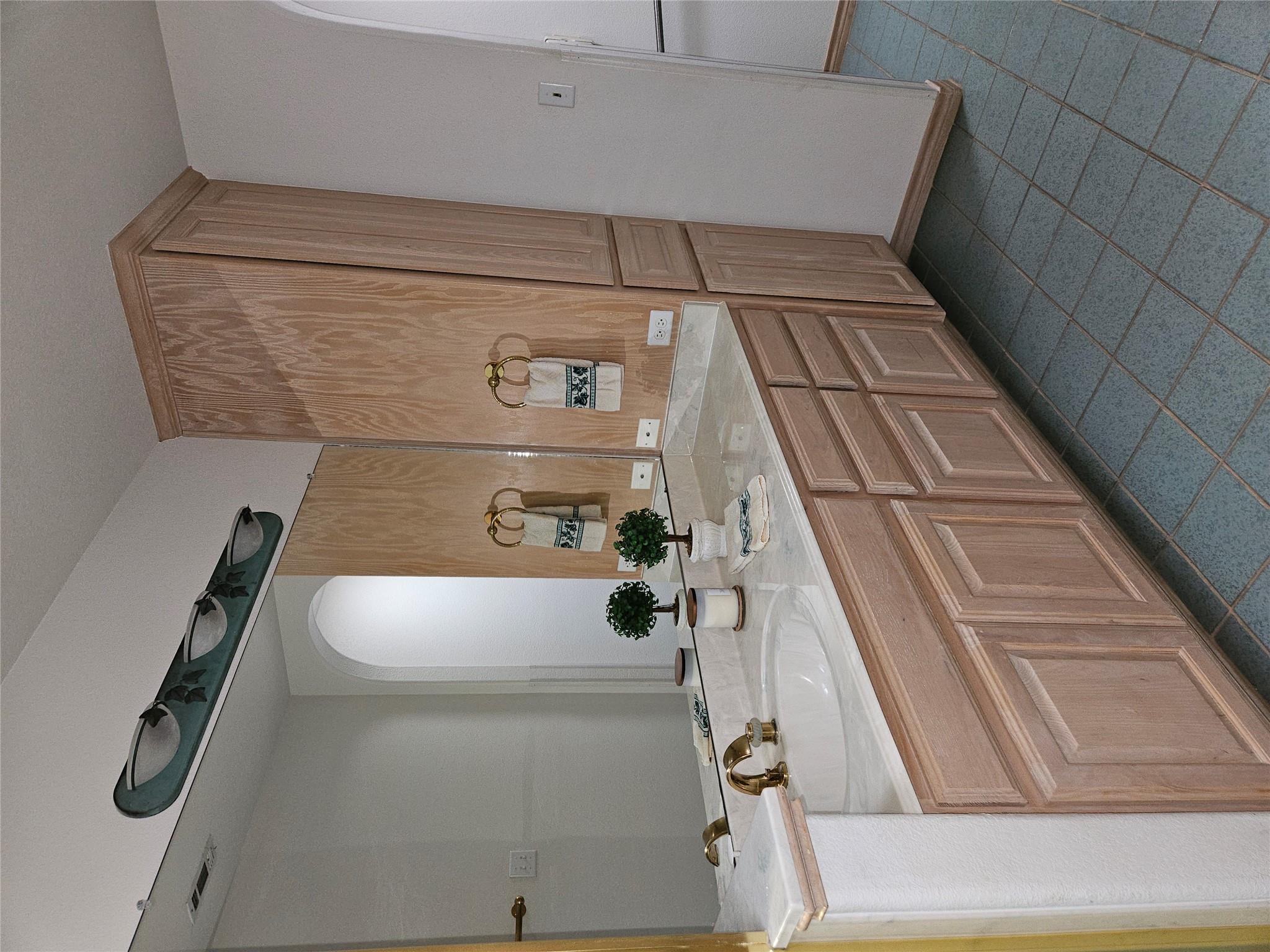 215 Serenada Dr, Georgetown, TX 78628