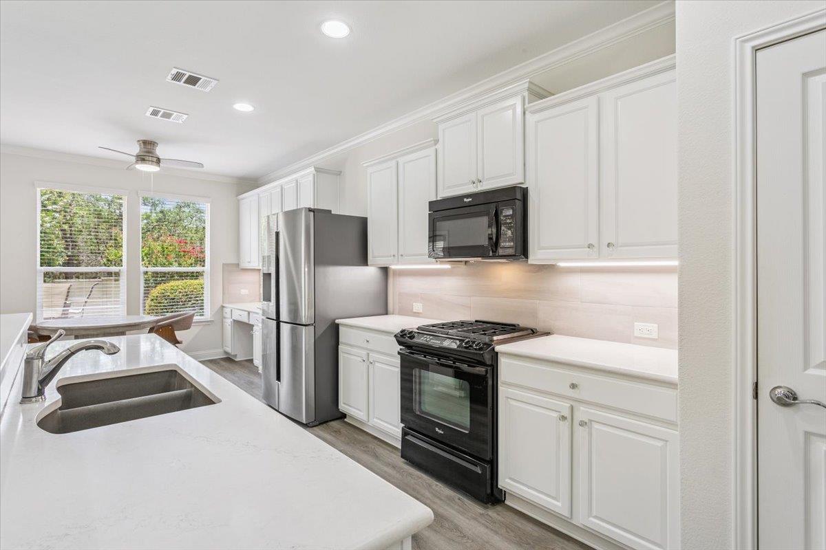 326 Bartlett Peak Dr, Georgetown, TX 78633
