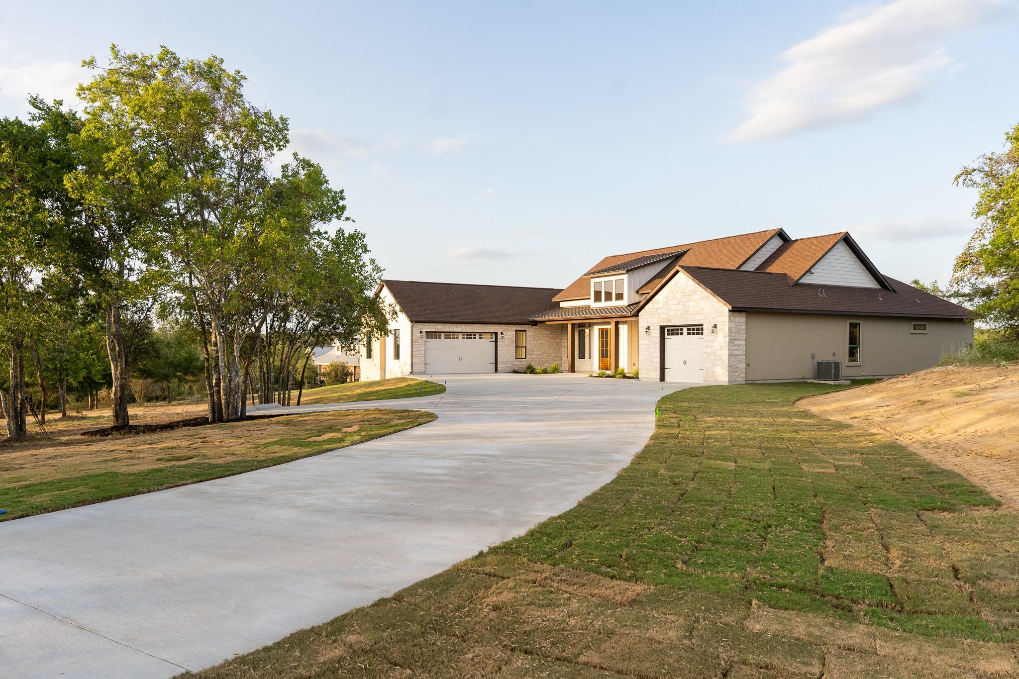 249 Moccasin Cyn, Cedar Creek, TX 78612
