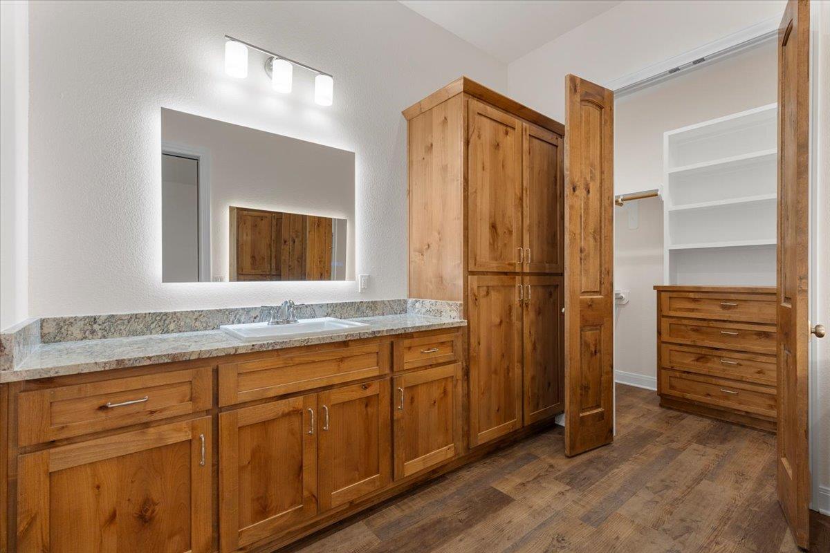 7100 Munke Rd, La Grange, TX 78945