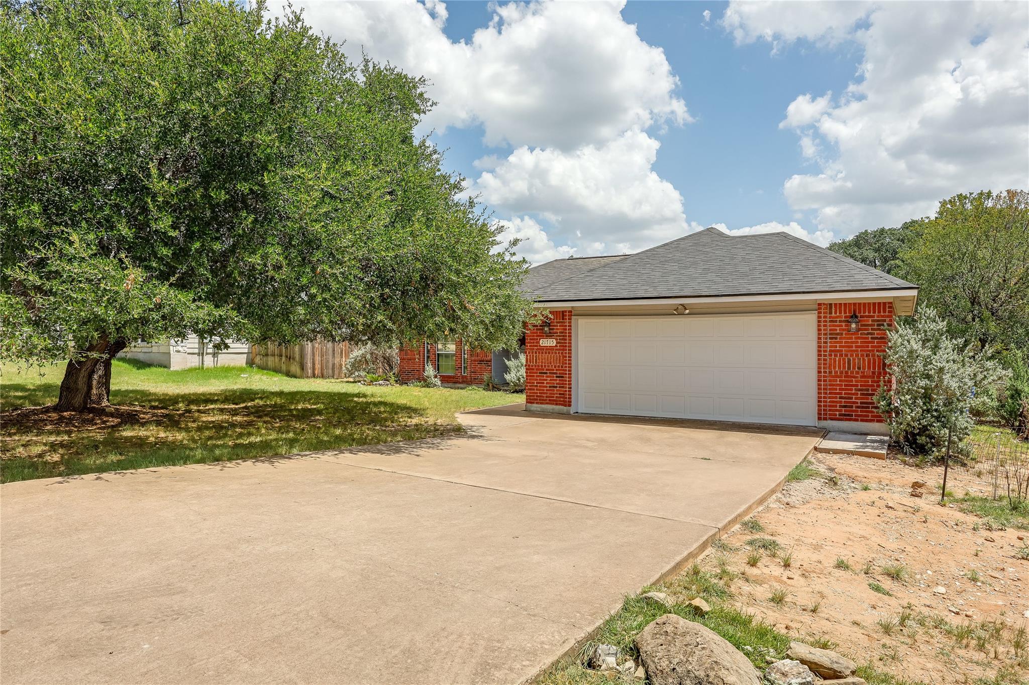21715 Ticonderoga Ave, Lago Vista, TX 78645