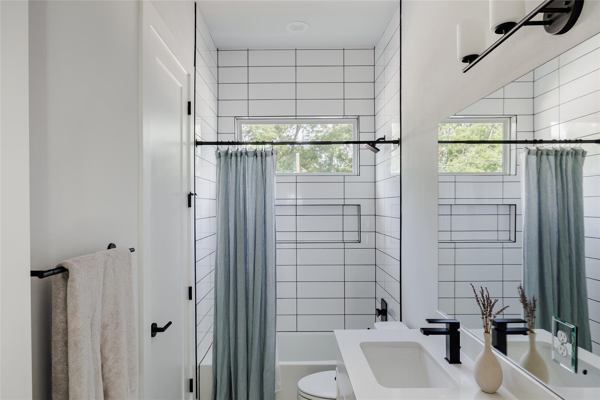 1401 Holly St # A, Austin, TX 78702