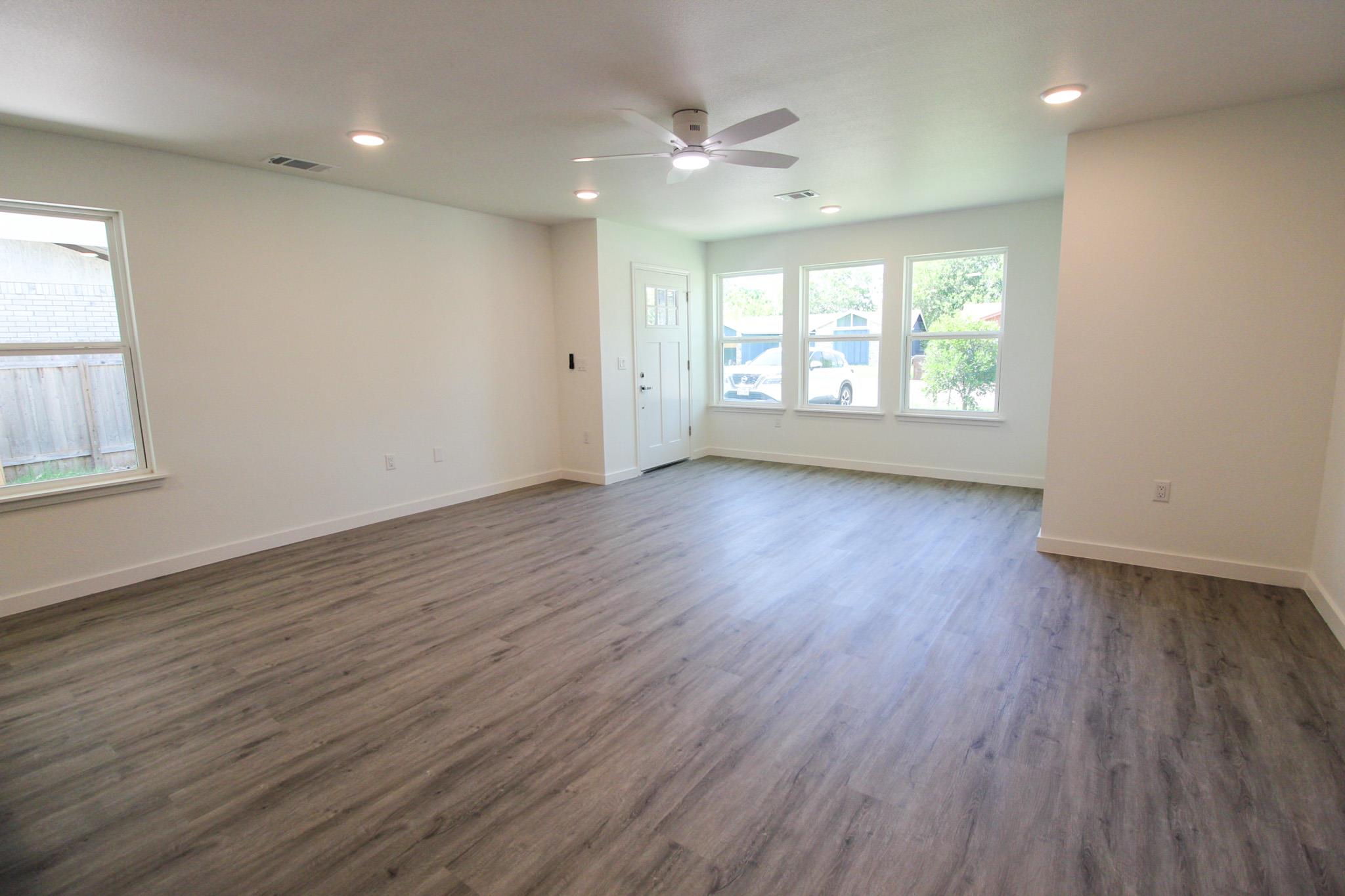 1100 Monte Vista Dr, Lockhart, TX 78644