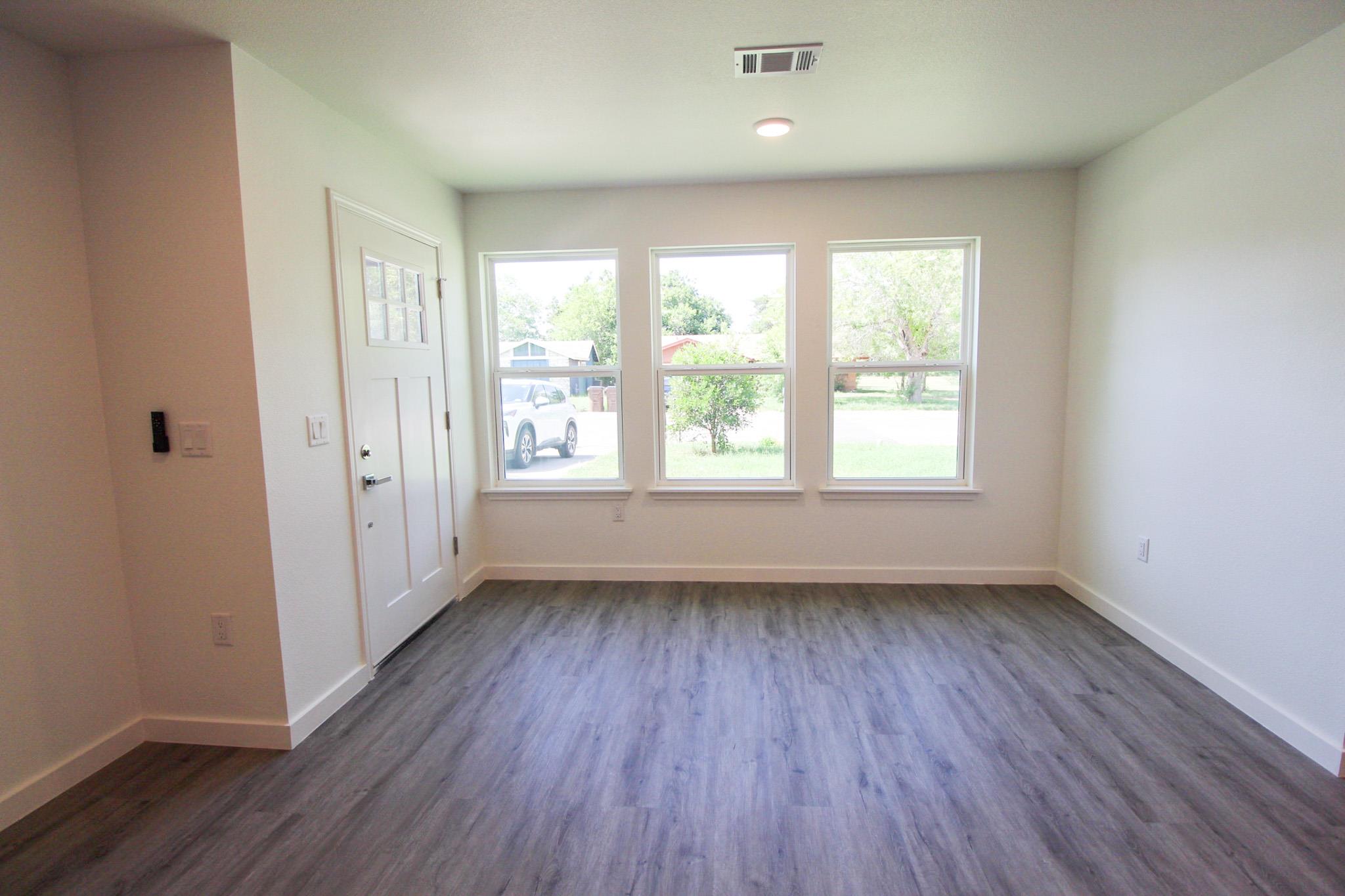 1100 Monte Vista Dr, Lockhart, TX 78644