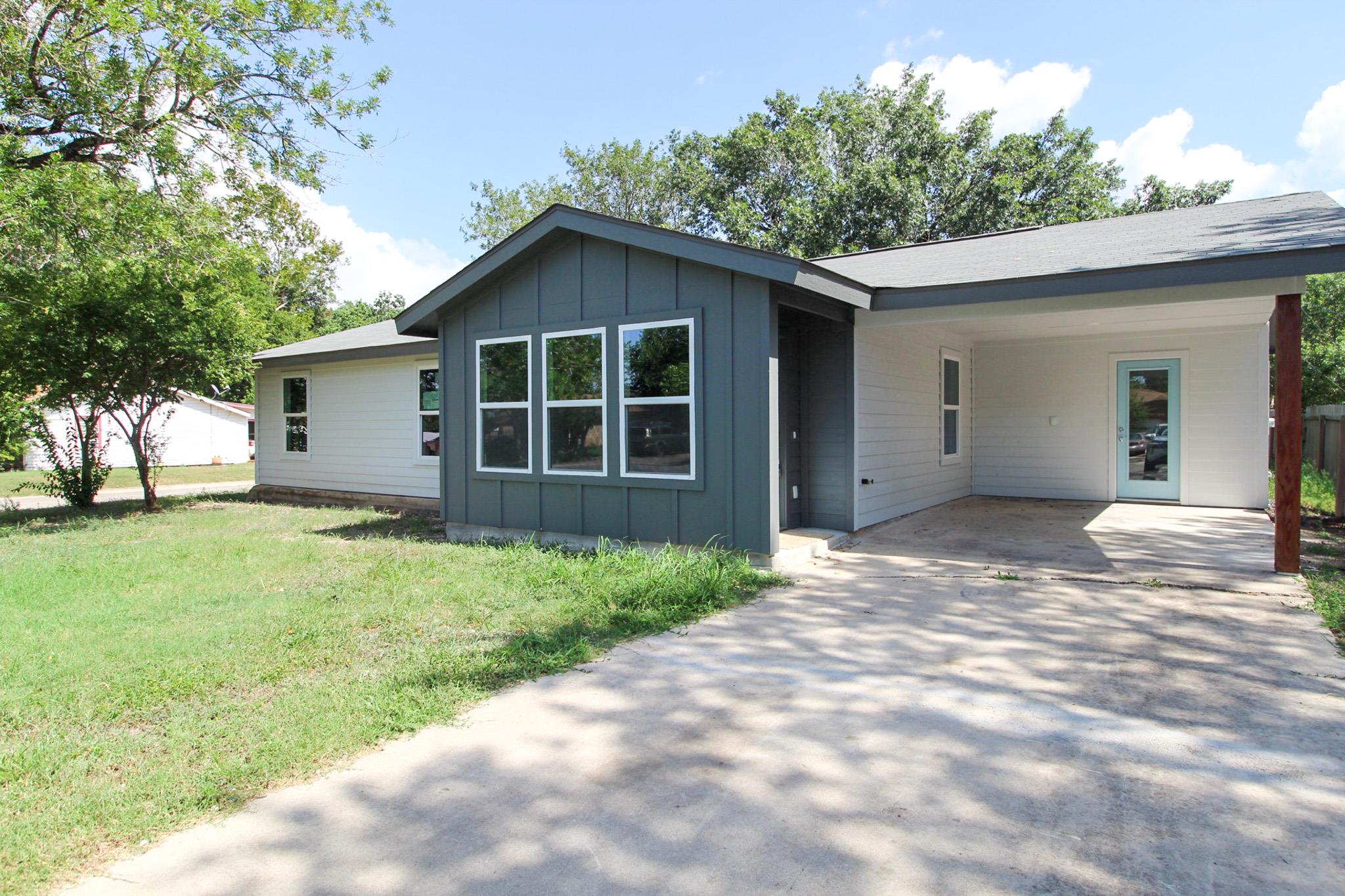 1100 Monte Vista Dr, Lockhart, TX 78644