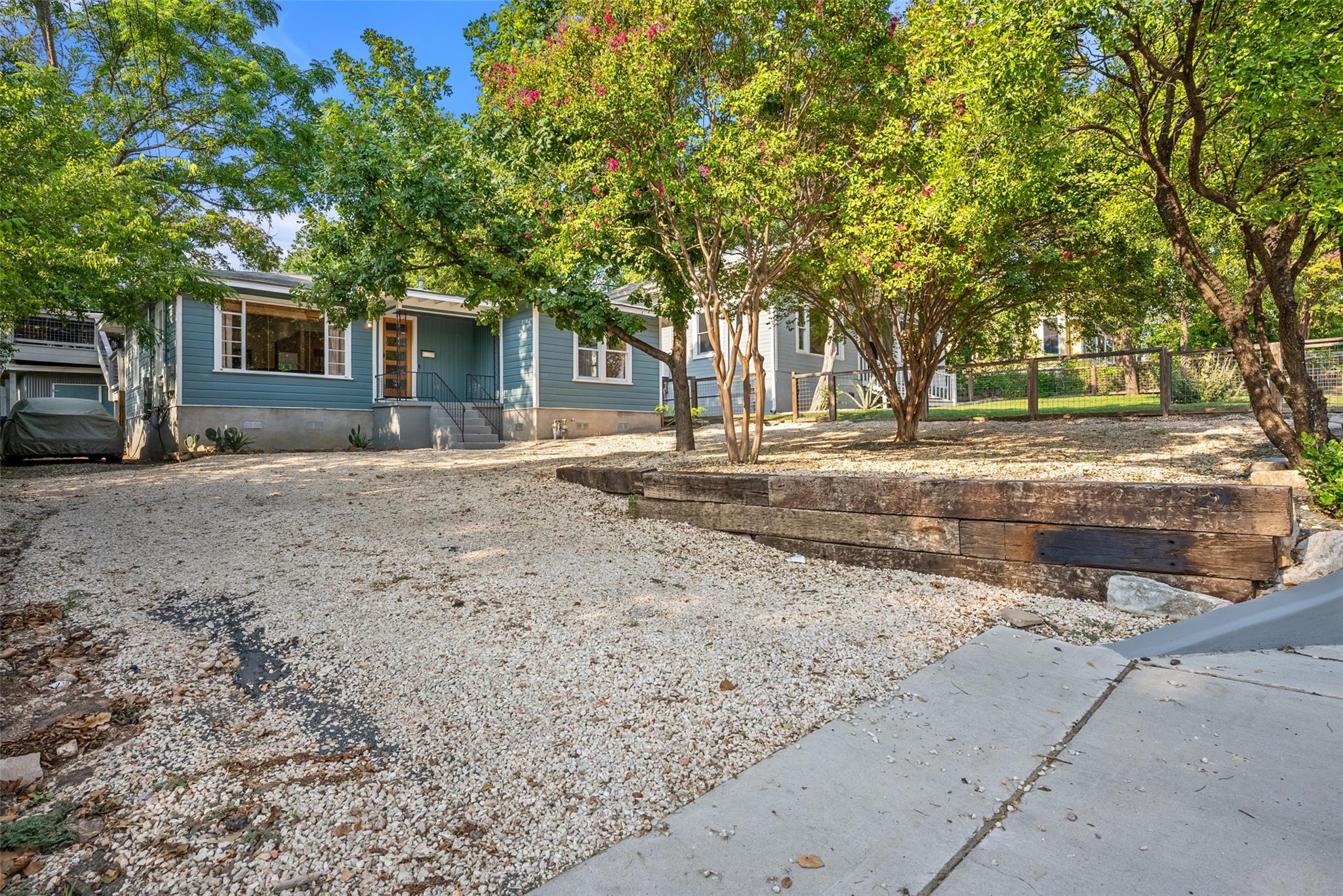 2102 E Martin Luther King Jr Blvd, Austin, TX 78702