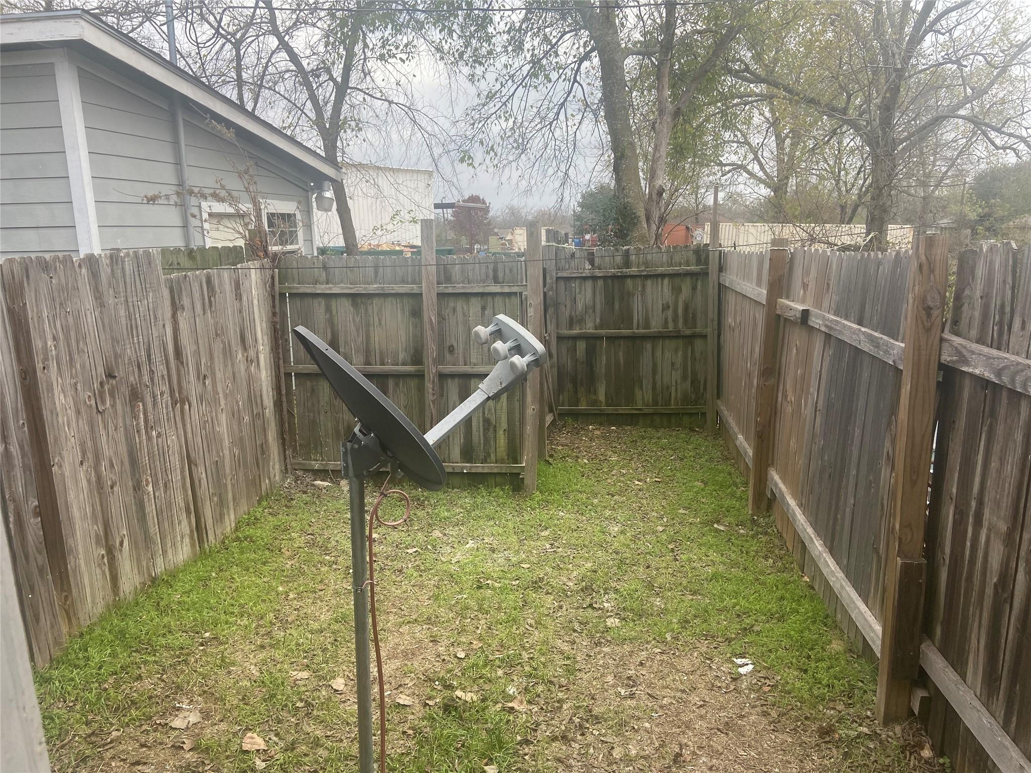 410 Thorndale Rd # C, Taylor, TX 76574