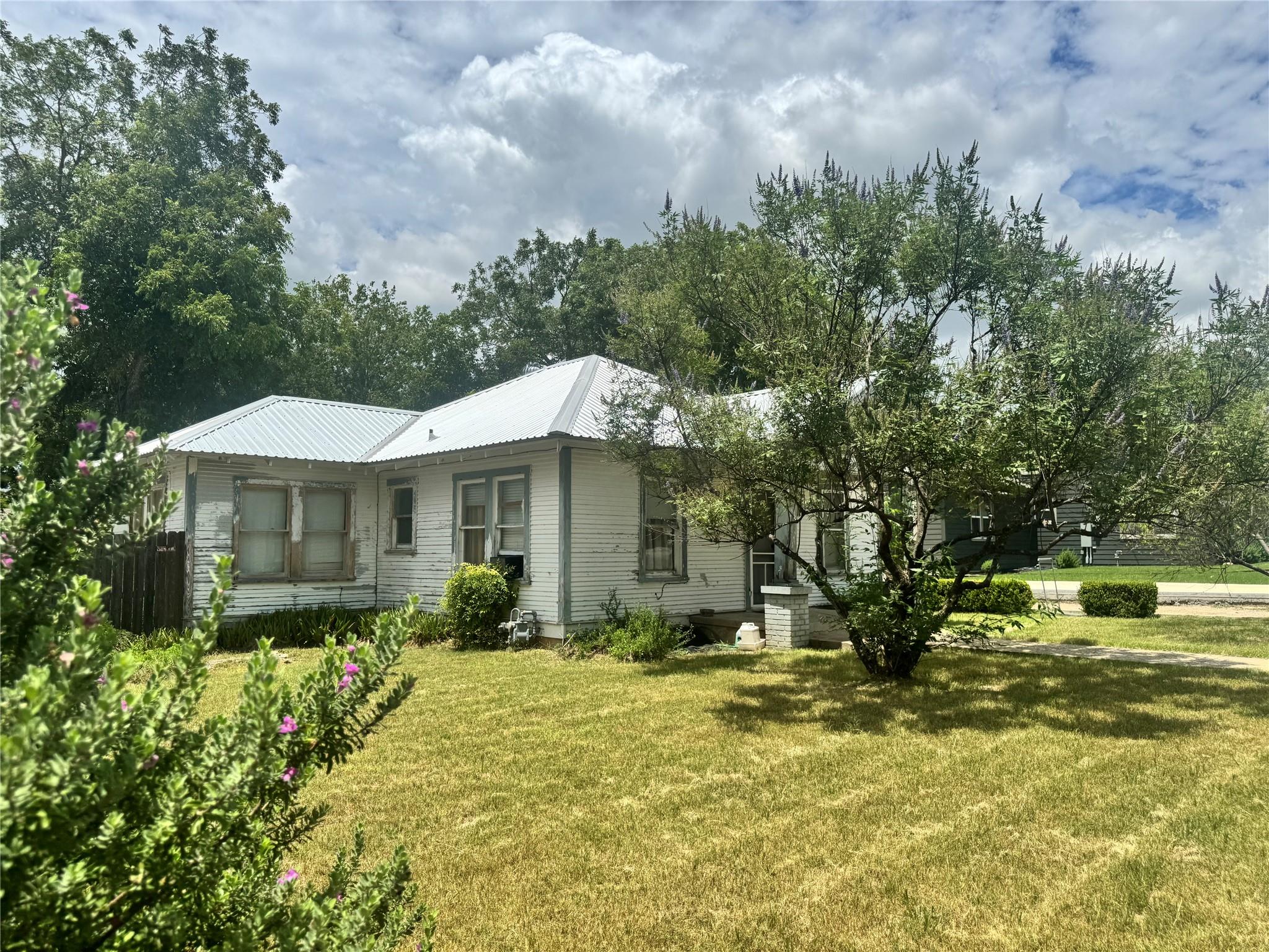 110 S Porter St, Lampasas, TX 76550